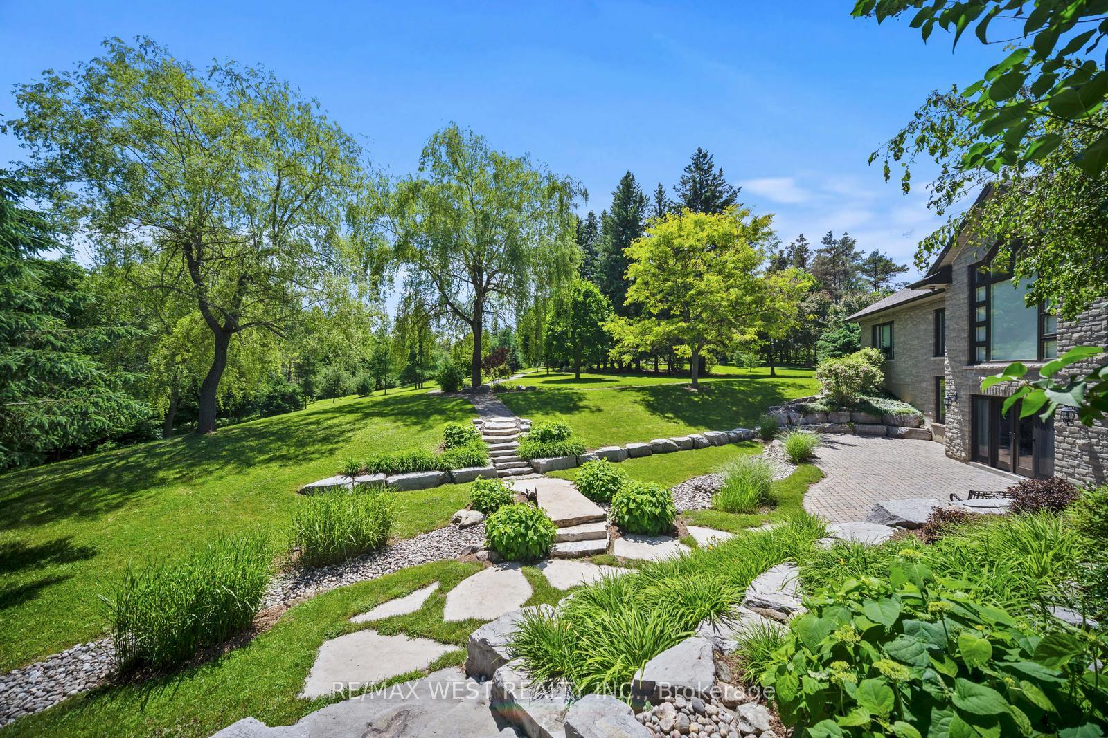 Photo 9 of 5775 Kirby Road, Vaughan, Kleinburg — HOMEH