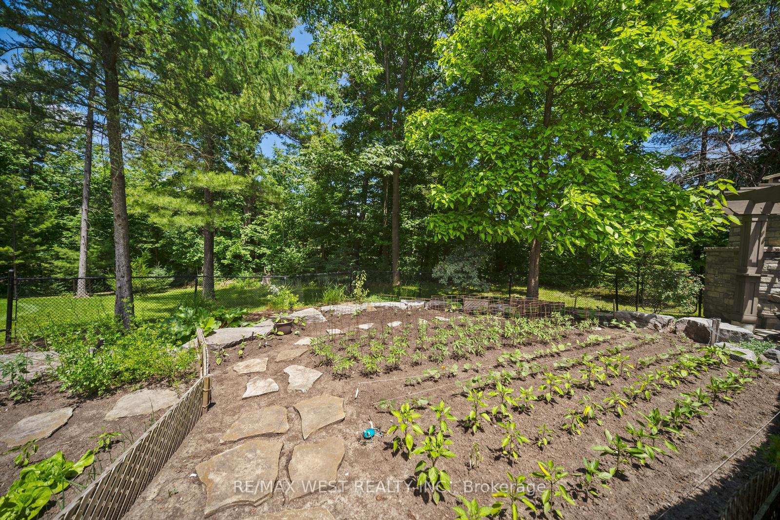 Photo 19 of 5775 Kirby Road, Vaughan, Kleinburg — HOMEH