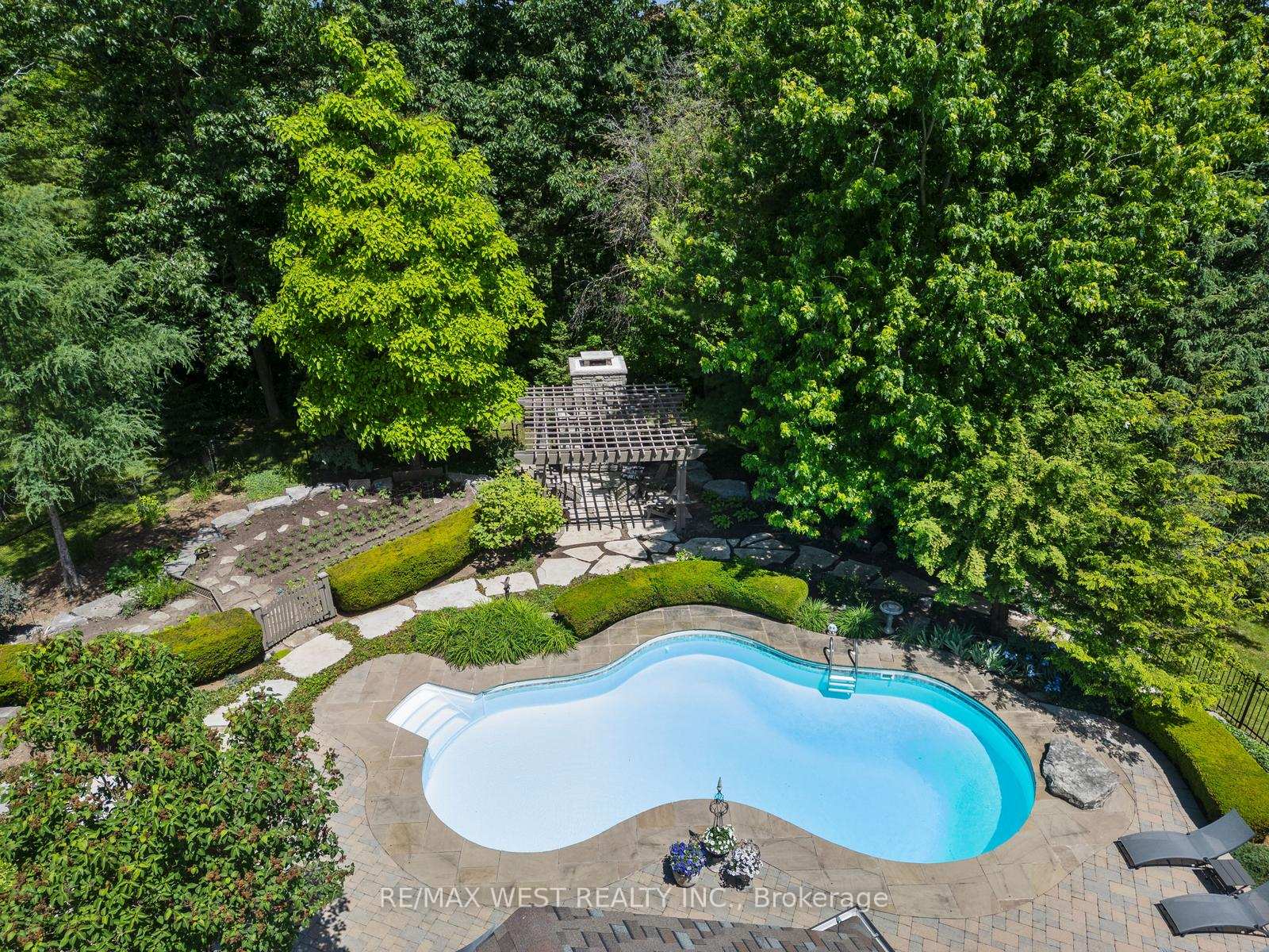 Photo 21 of 5775 Kirby Road, Vaughan, Kleinburg — HOMEH