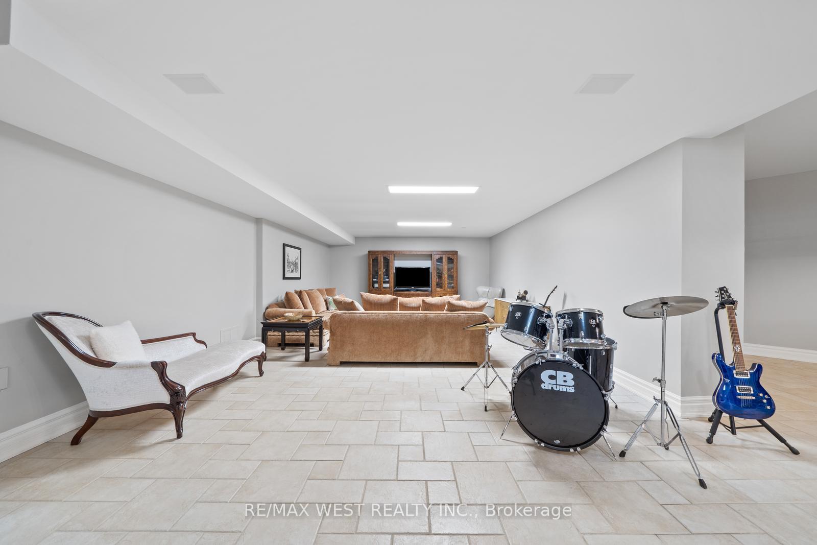 Photo 61 of 5775 Kirby Road, Vaughan, Kleinburg — HOMEH