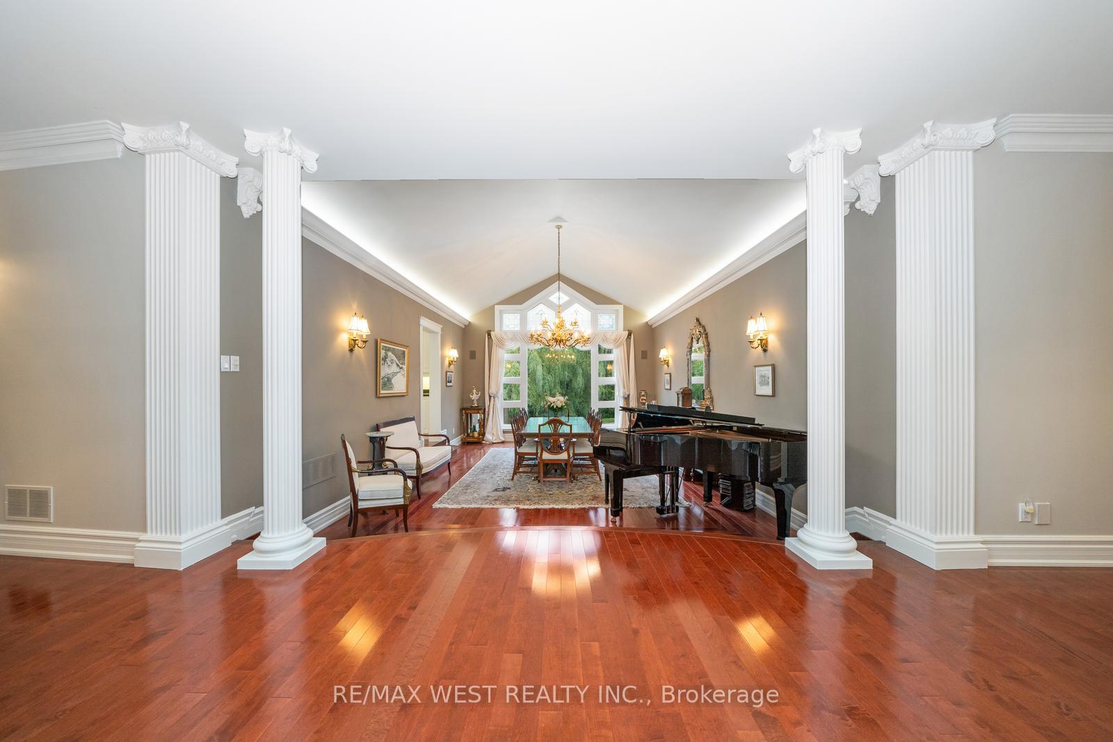 Photo 24 of 5775 Kirby Road, Vaughan, Kleinburg — HOMEH
