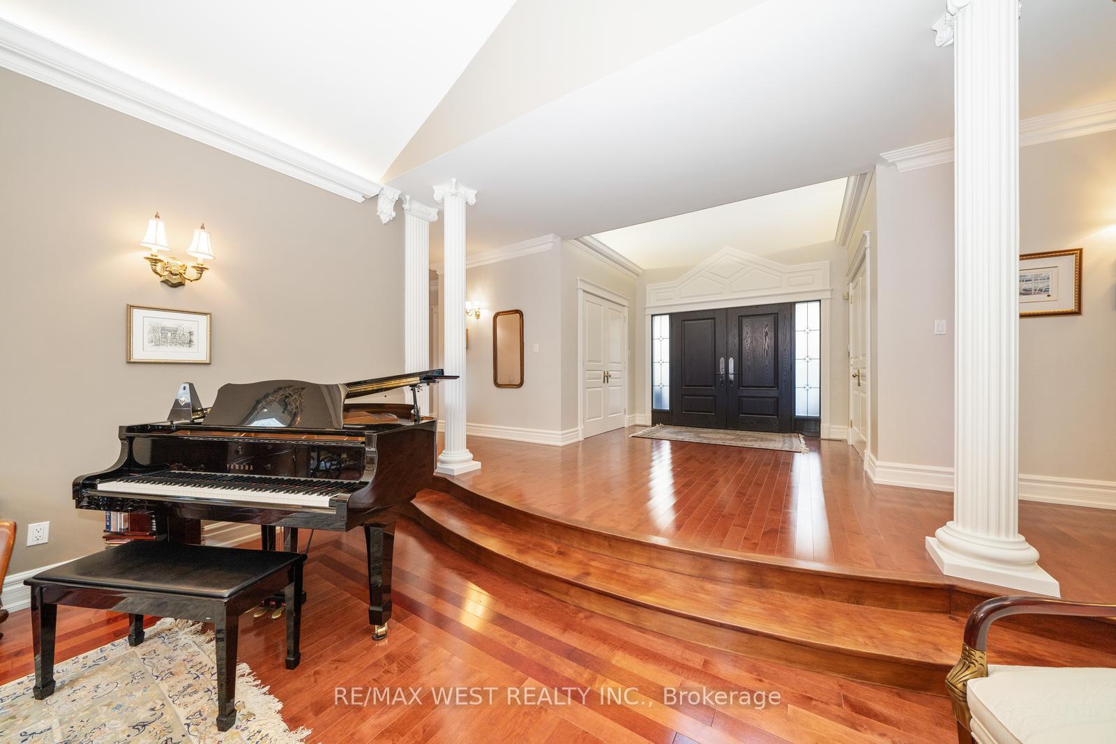Photo 26 of 5775 Kirby Road, Vaughan, Kleinburg — HOMEH