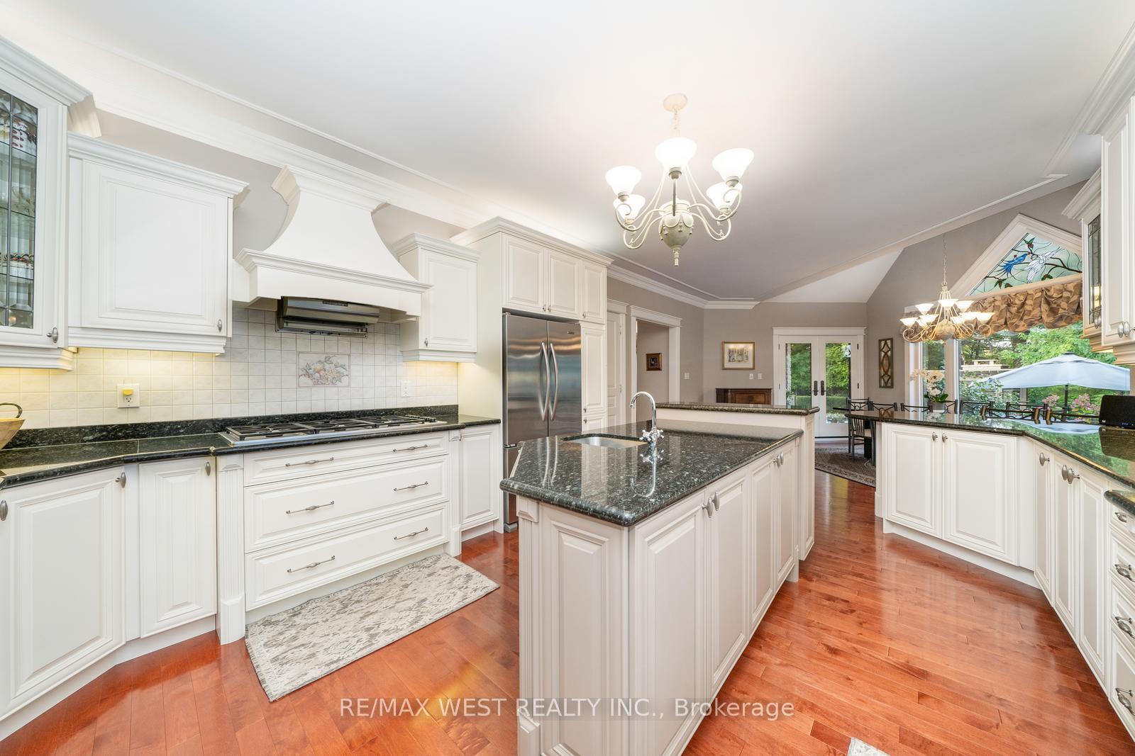Photo 32 of 5775 Kirby Road, Vaughan, Kleinburg — HOMEH