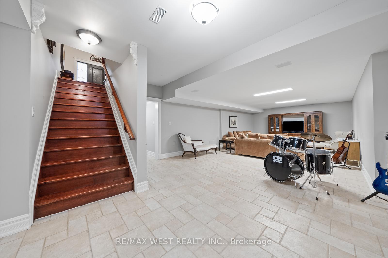 Photo 60 of 5775 Kirby Road, Vaughan, Kleinburg — HOMEH