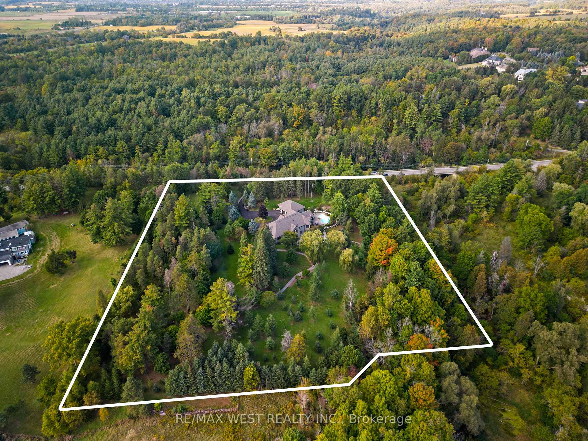 Photo 12 of 5775 Kirby Road, Vaughan, Kleinburg — HOMEH