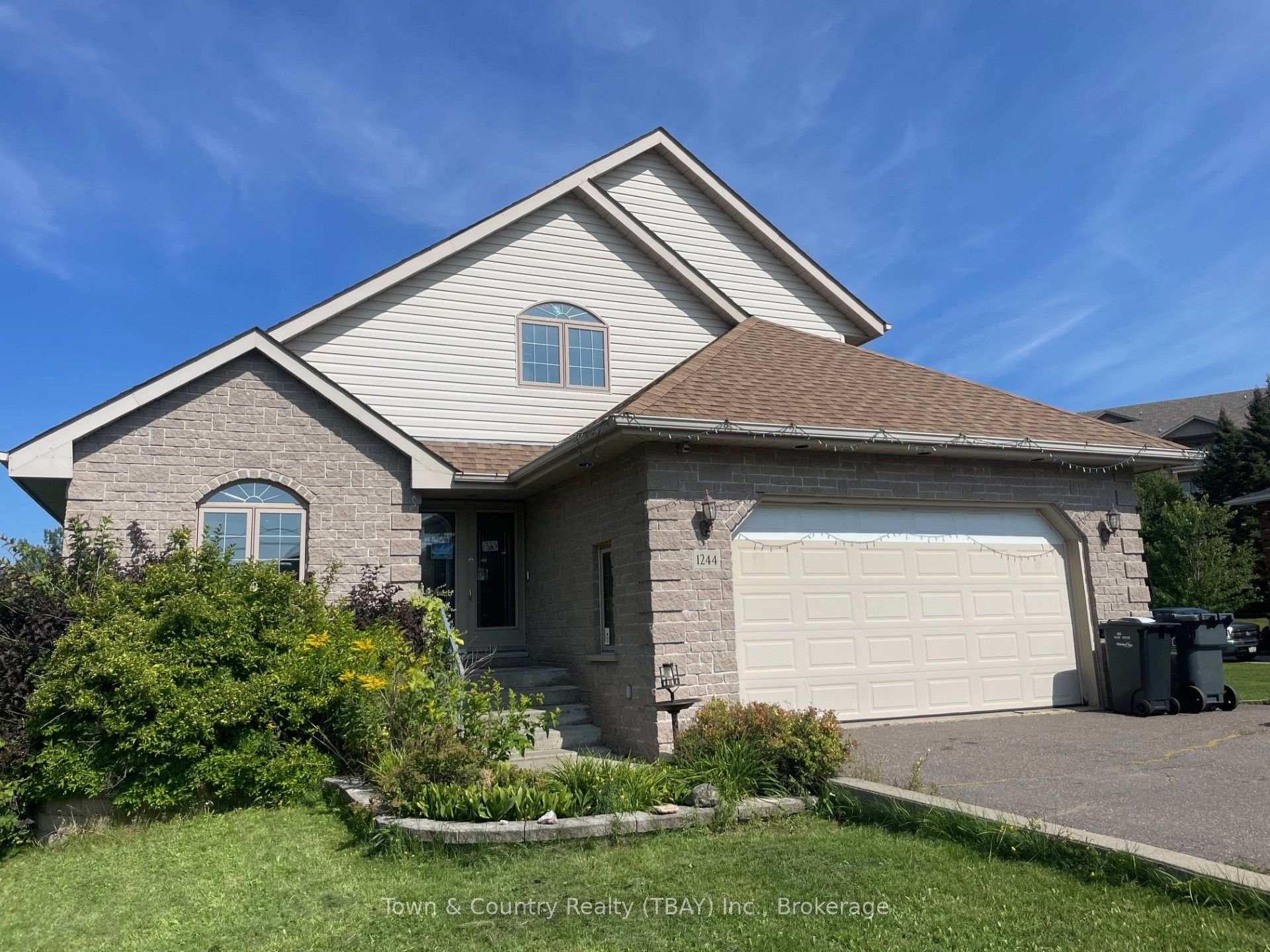 Photo 3 of 1244 Dawson Road N, Thunder Bay, Dawson Heights — HOMEH