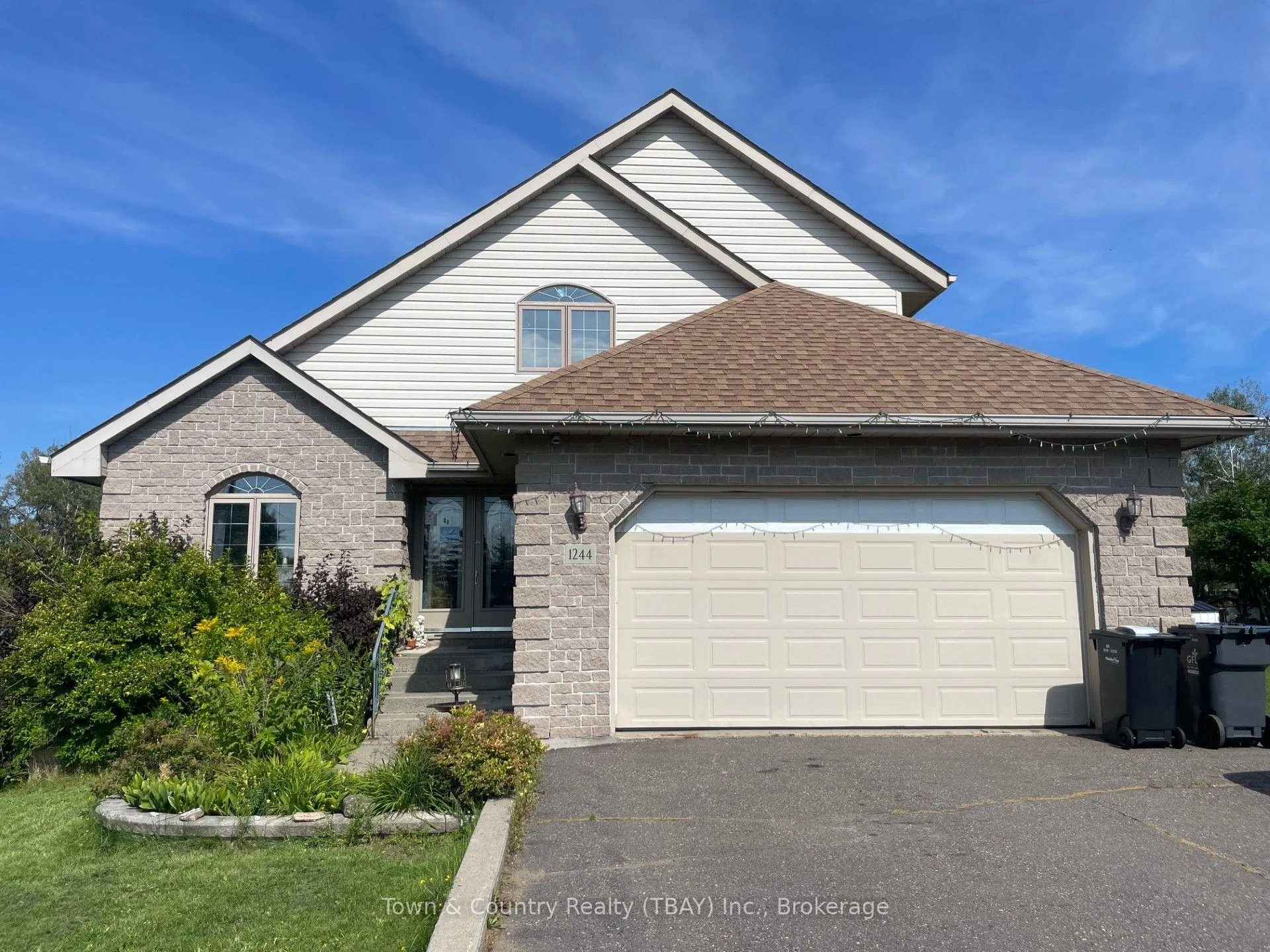 Photo 2 of 1244 Dawson Road N, Thunder Bay, Dawson Heights — HOMEH