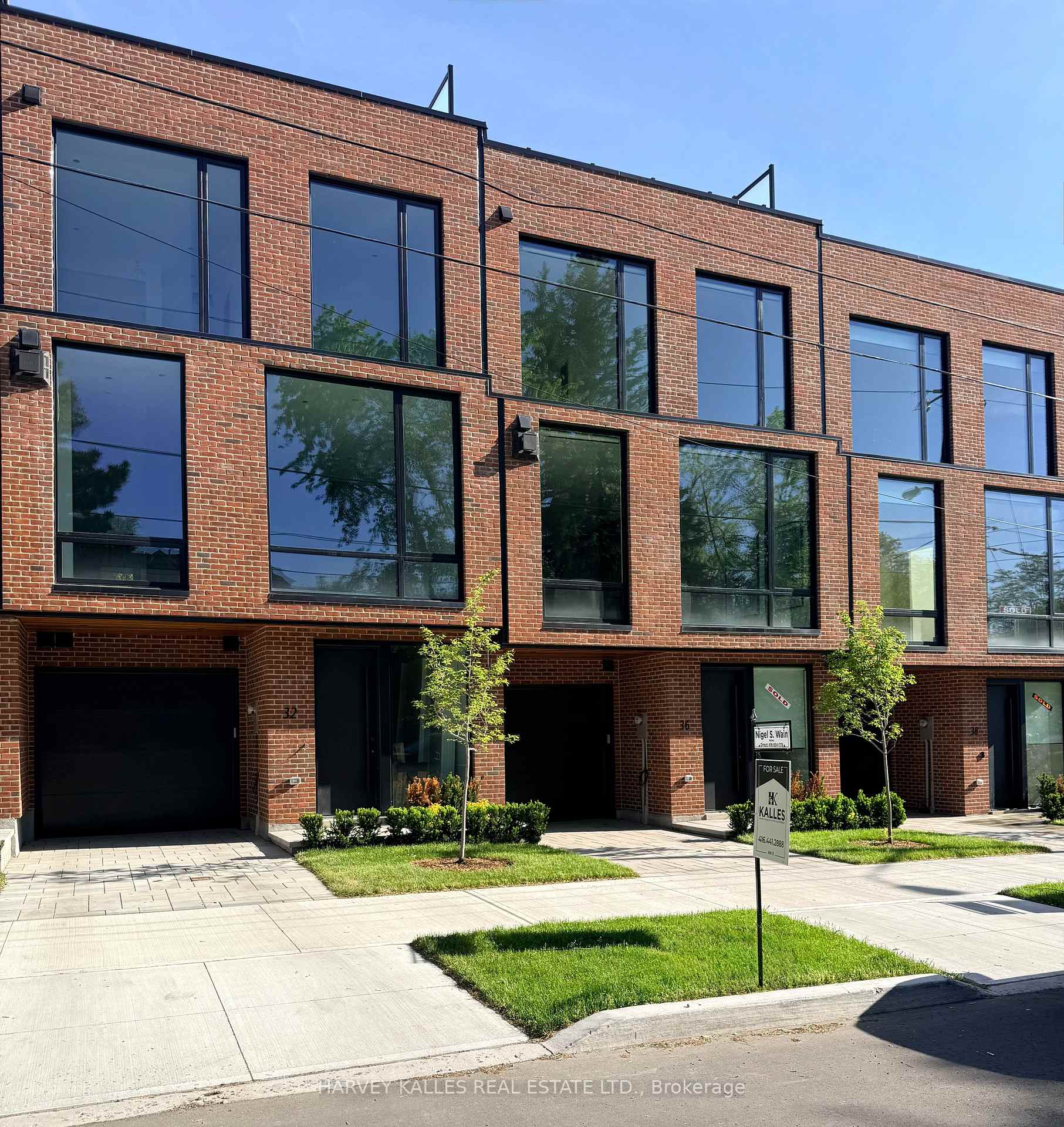 Photo 2 of 32 Evergreen Gardens, Toronto, Leaside — HOMEH