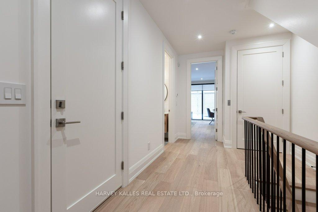 Photo 8 of 32 Evergreen Gardens, Toronto, Leaside — HOMEH