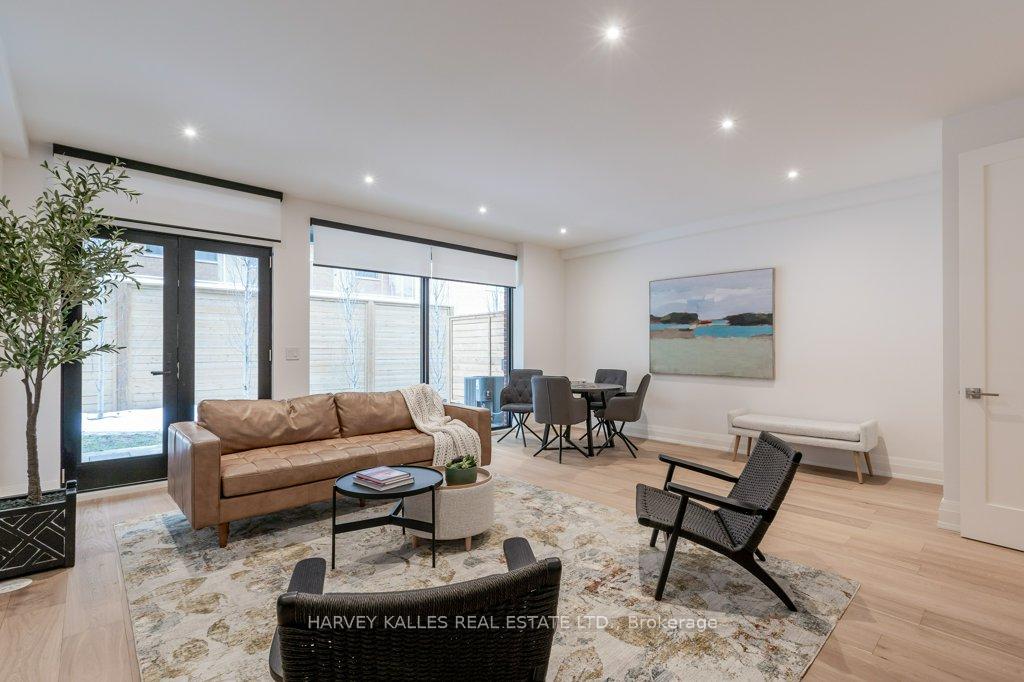 Photo 17 of 32 Evergreen Gardens, Toronto, Leaside — HOMEH