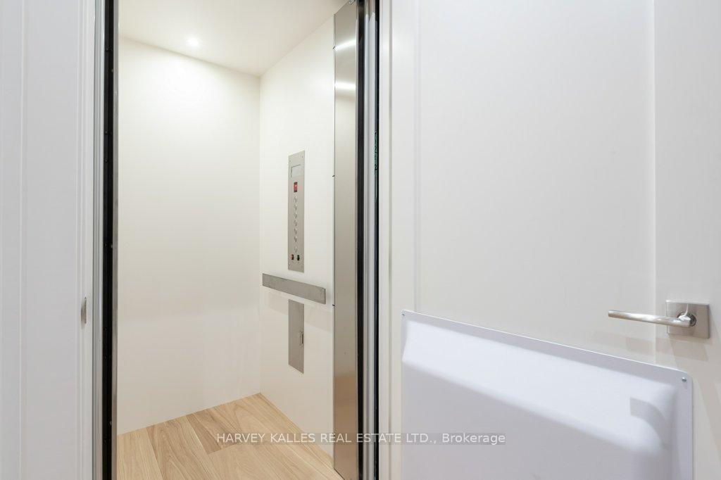 Photo 10 of 32 Evergreen Gardens, Toronto, Leaside — HOMEH