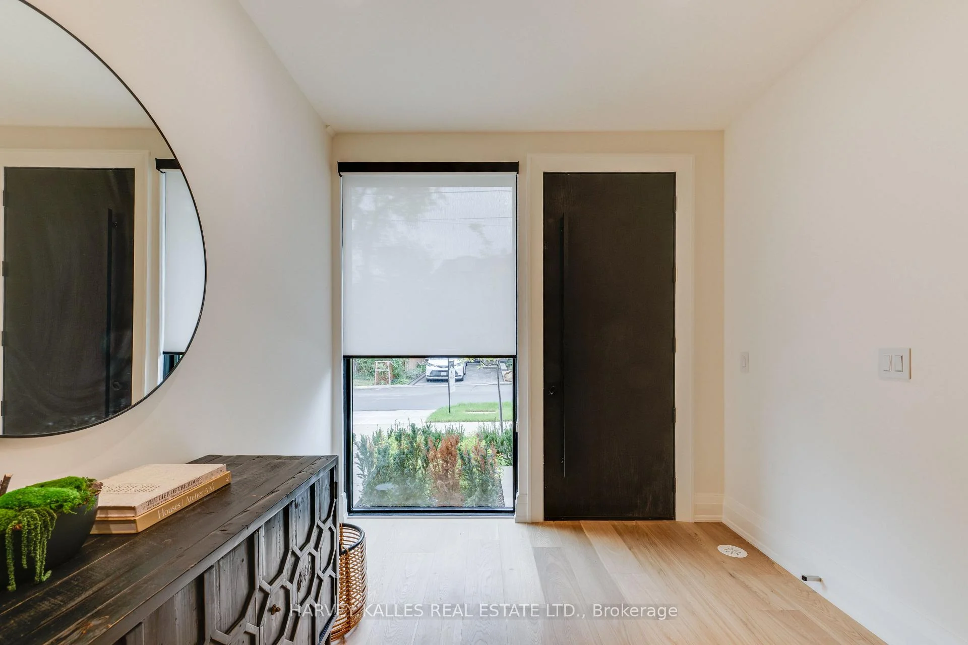Photo 7 of 32 Evergreen Gardens, Toronto, Leaside — HOMEH