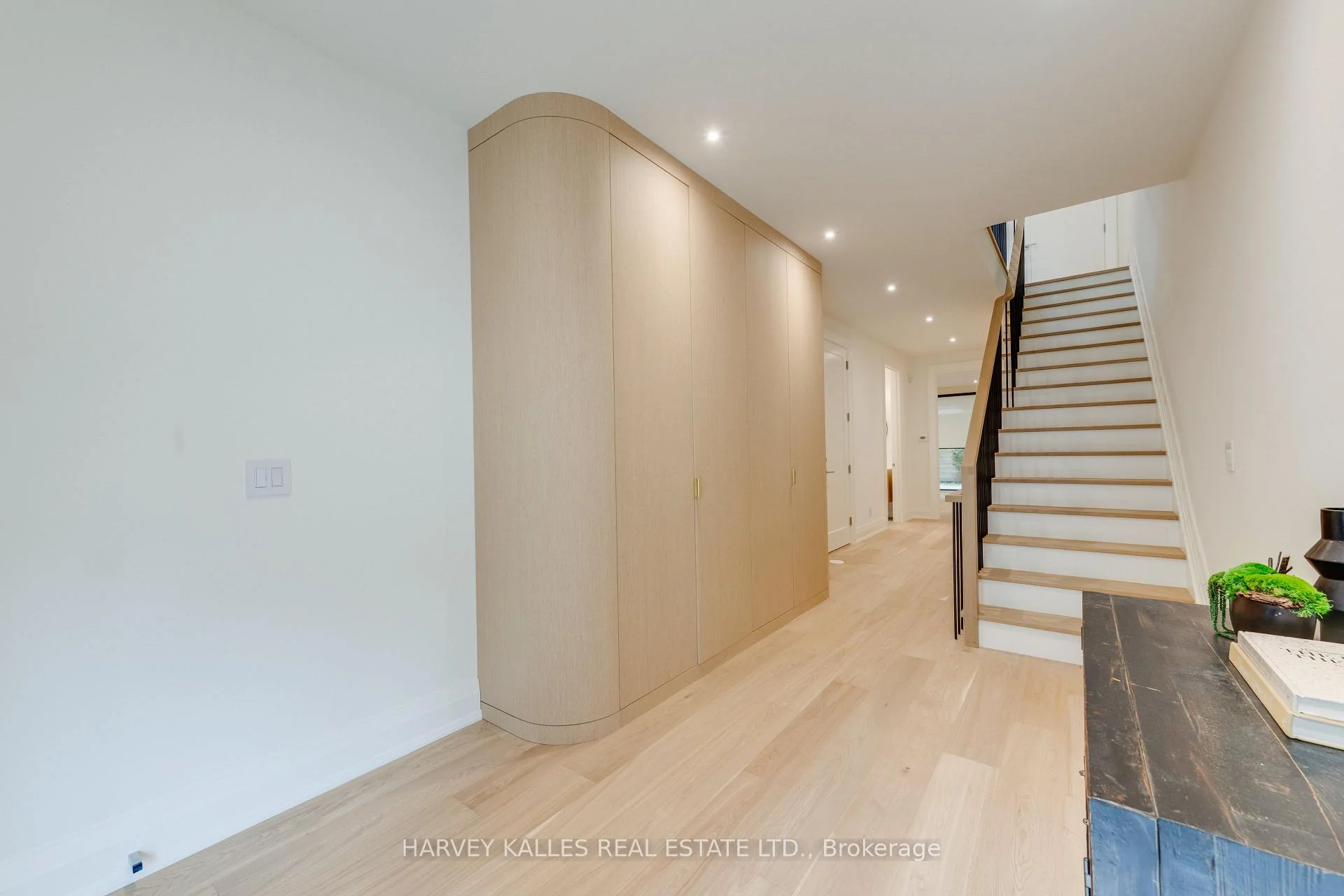 Photo 9 of 32 Evergreen Gardens, Toronto, Leaside — HOMEH