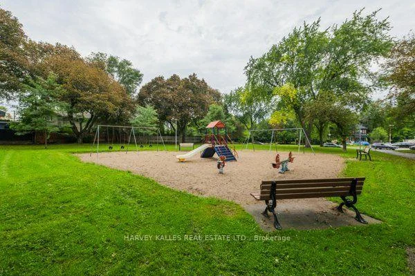 Photo 89 of 32 Evergreen Gardens, Toronto, Leaside — HOMEH