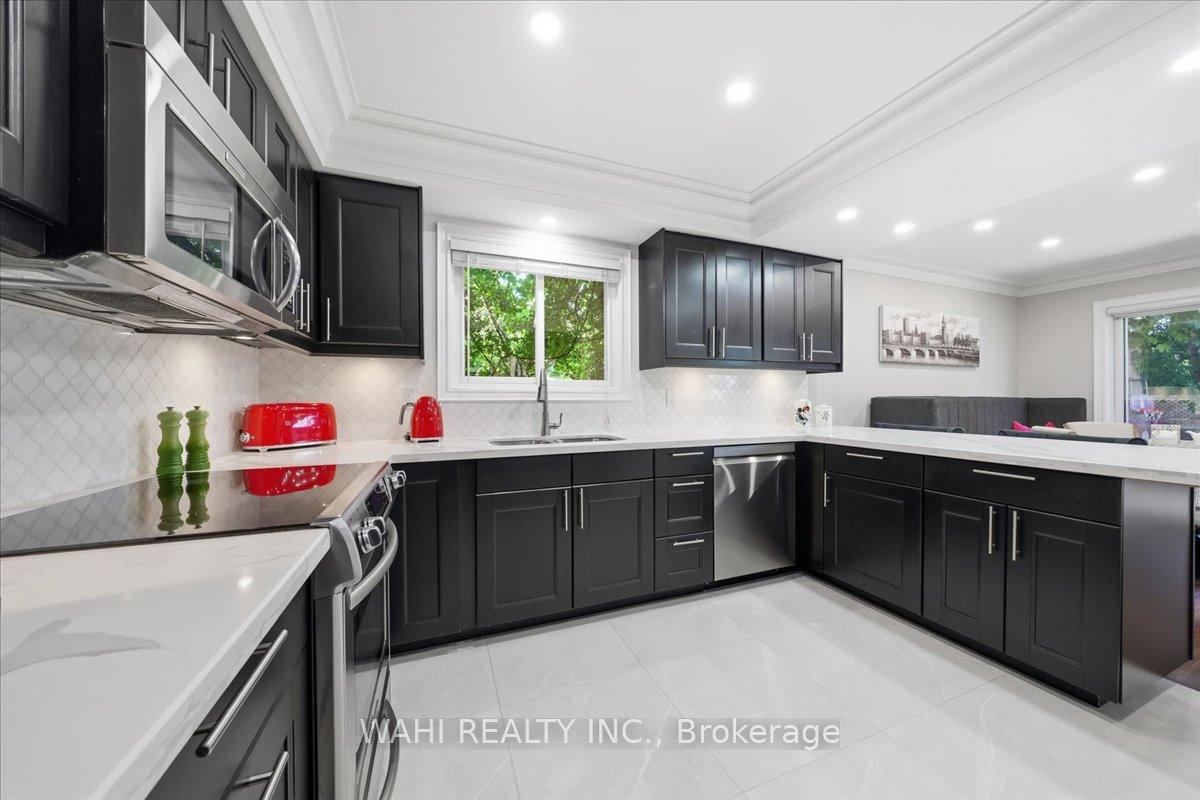 Photo 3 of 1141 Vicki Lane, Mississauga, Erindale — HOMEH