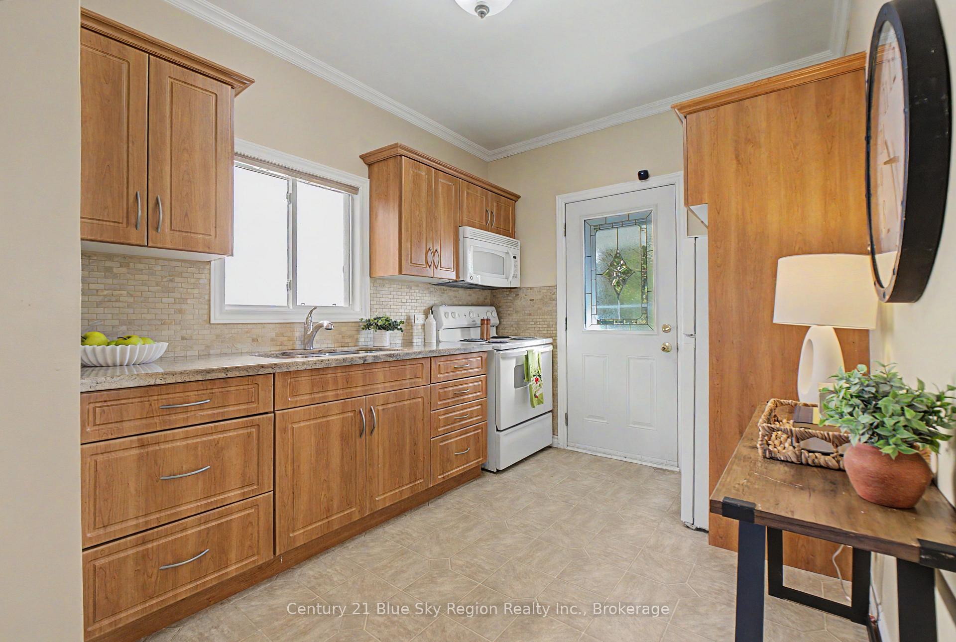 Photo 4 of 496 First Avenue E, North Bay, Central — HOMEH