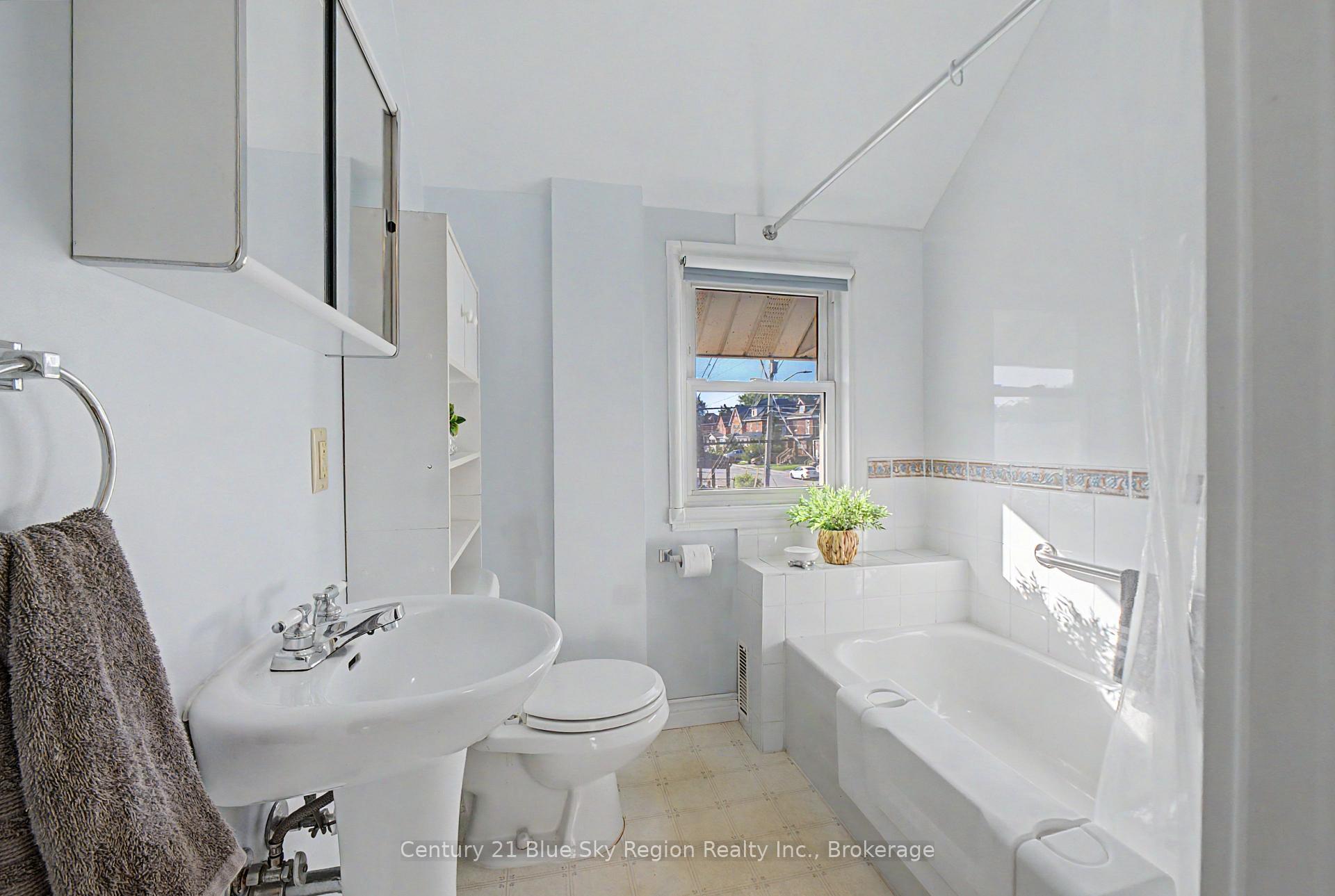 Photo 18 of 496 First Avenue E, North Bay, Central — HOMEH