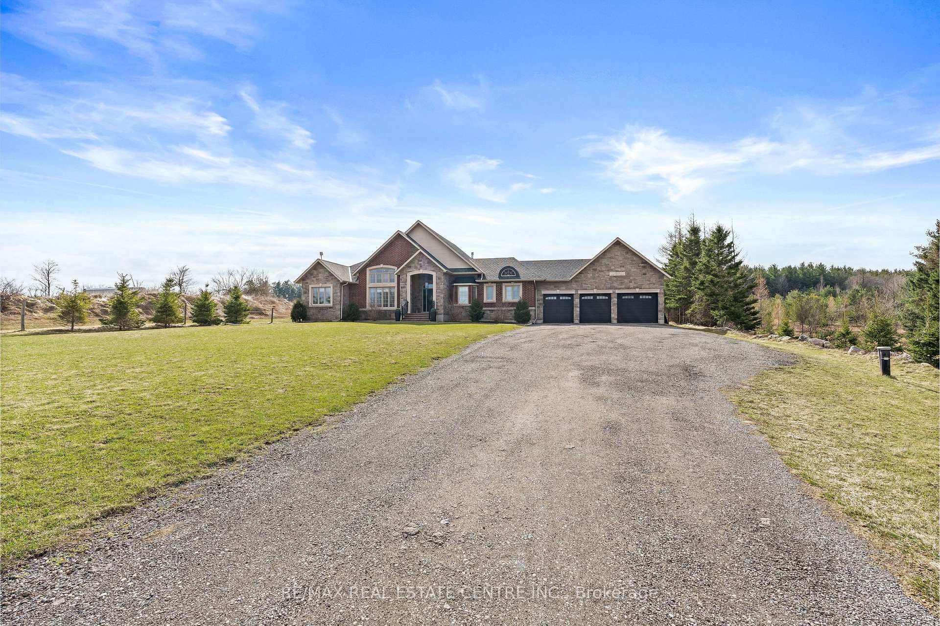 Photo 3 of 9677 Tenth Side Road, Erin, Rural Erin — HOMEH