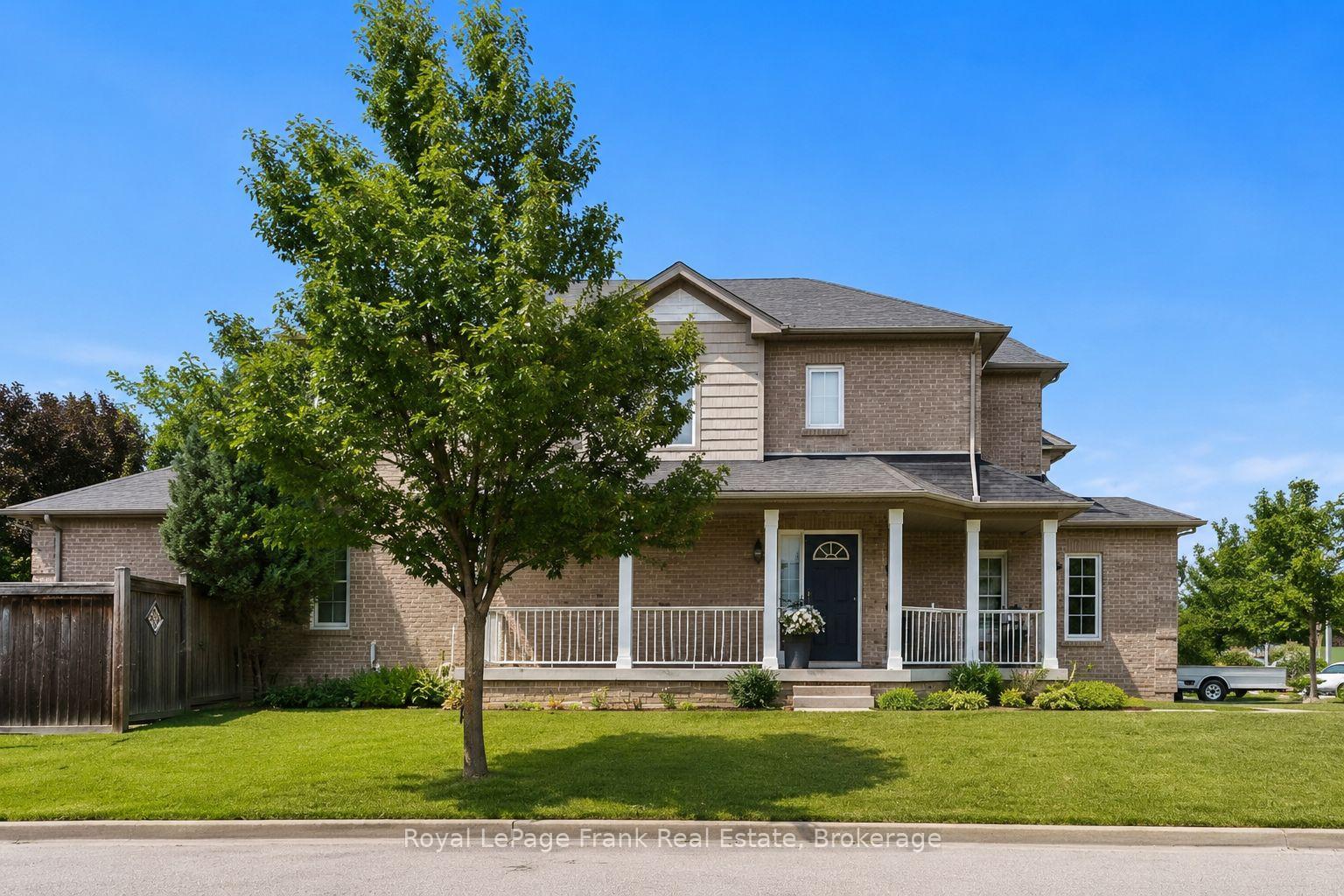 Photo 2 of 1340 Wadebridge Crescent, Oshawa, Eastdale — HOMEH