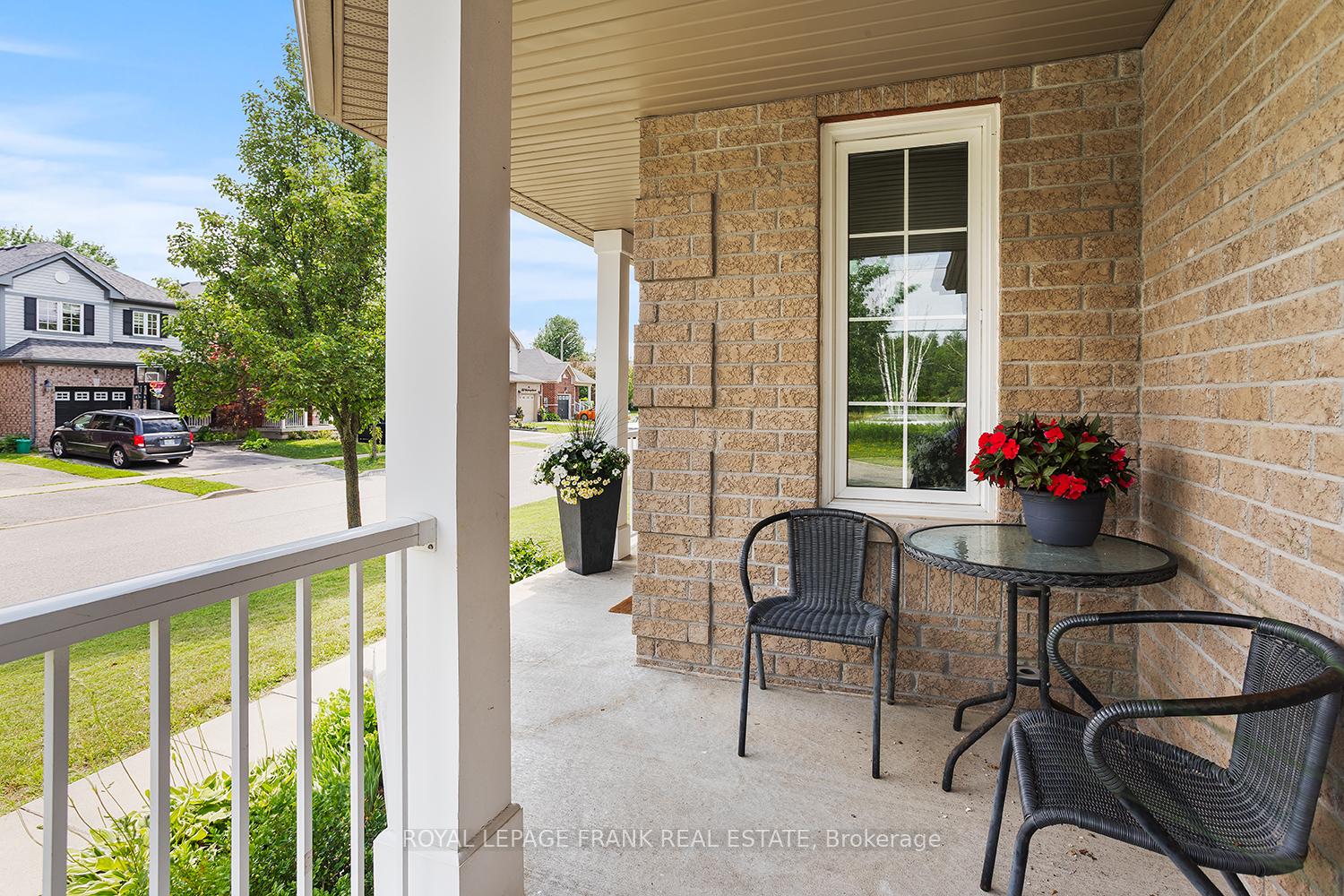 Photo 3 of 1340 Wadebridge Crescent, Oshawa, Eastdale — HOMEH