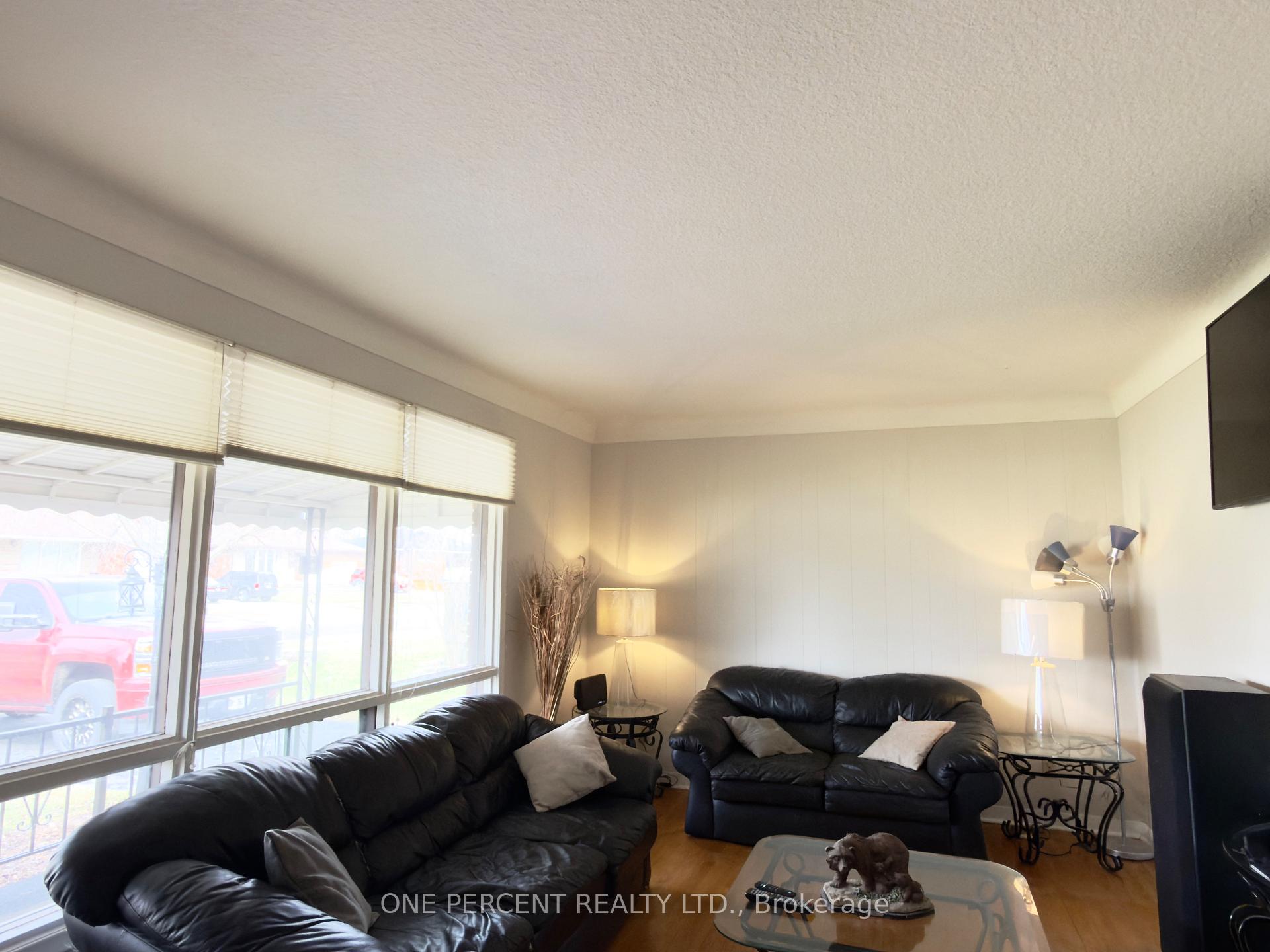 Photo 3 of 37 Empress Avenue, Welland, Lincoln/Crowland — HOMEH