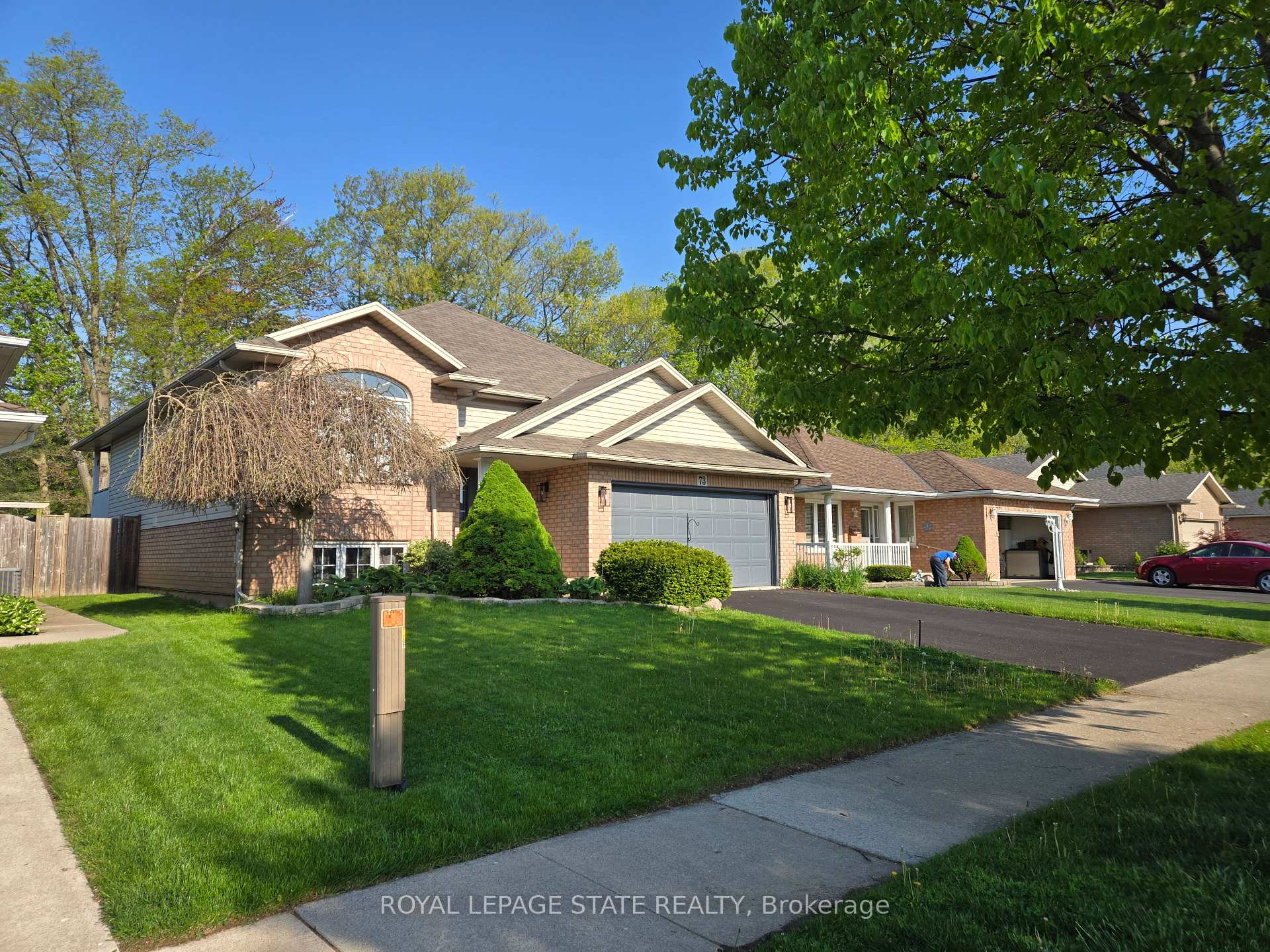 Photo 2 of 73 Foxtail Avenue, Welland, West Welland — HOMEH