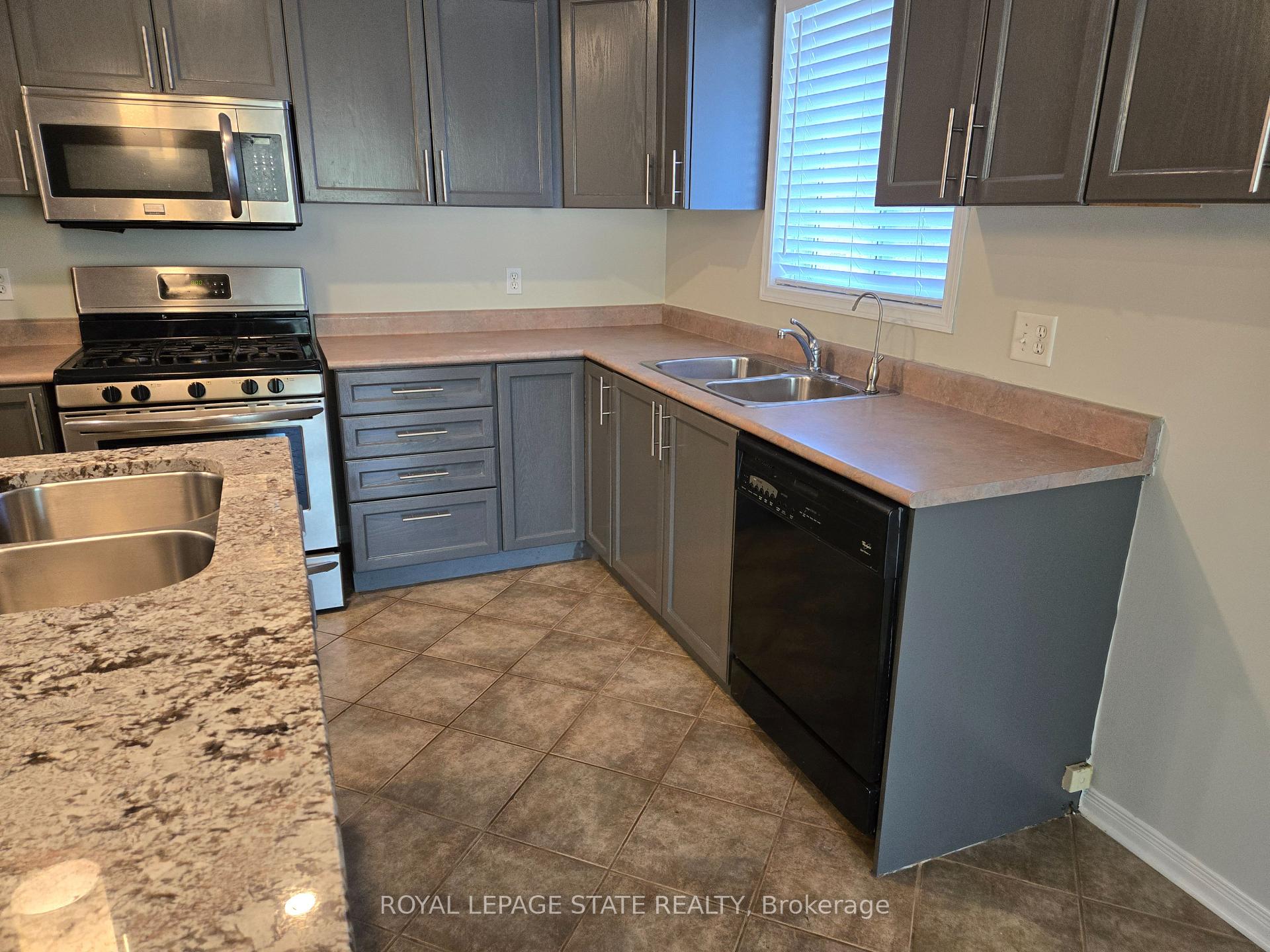 Photo 8 of 73 Foxtail Avenue, Welland, West Welland — HOMEH