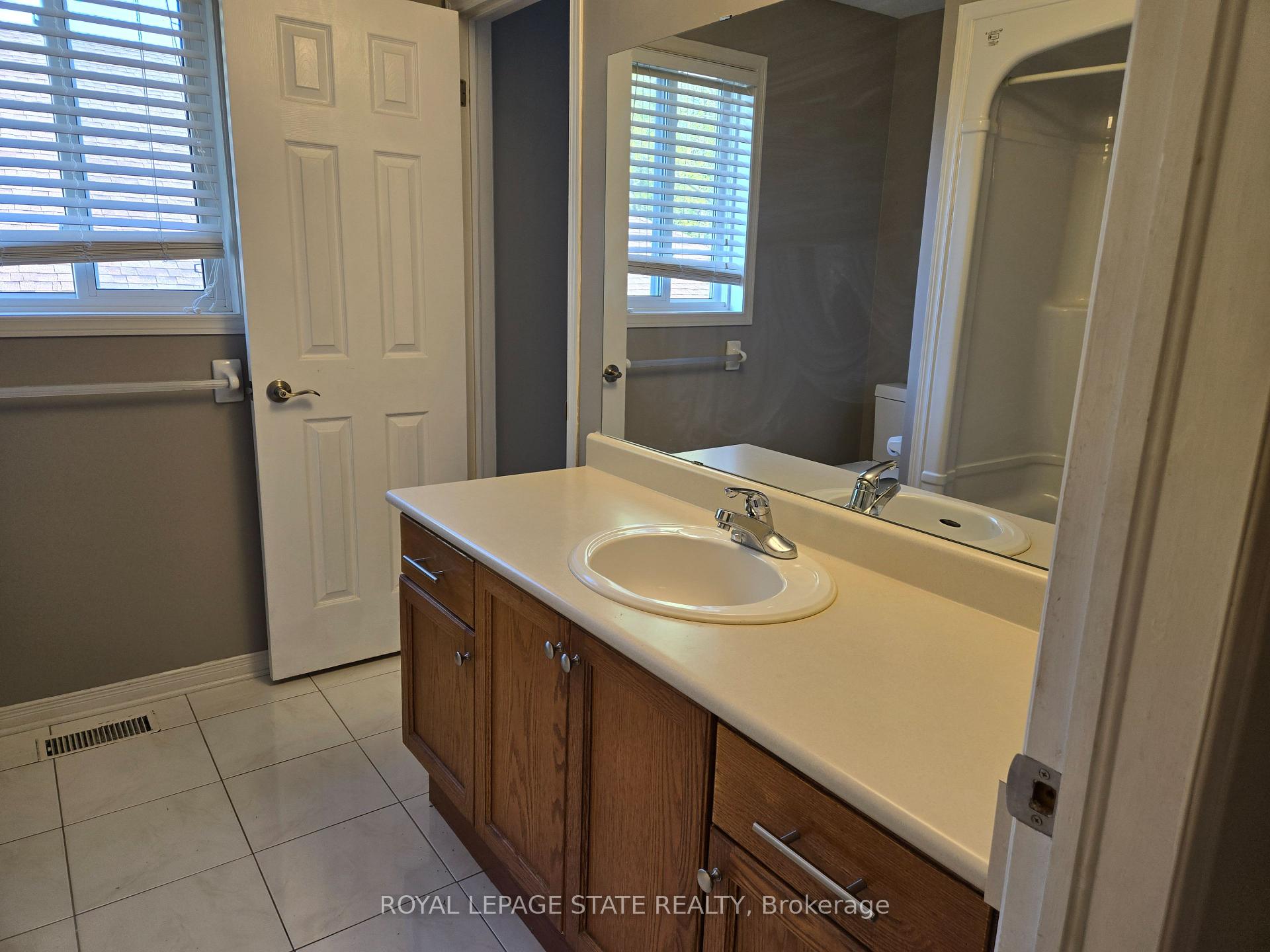 Photo 10 of 73 Foxtail Avenue, Welland, West Welland — HOMEH
