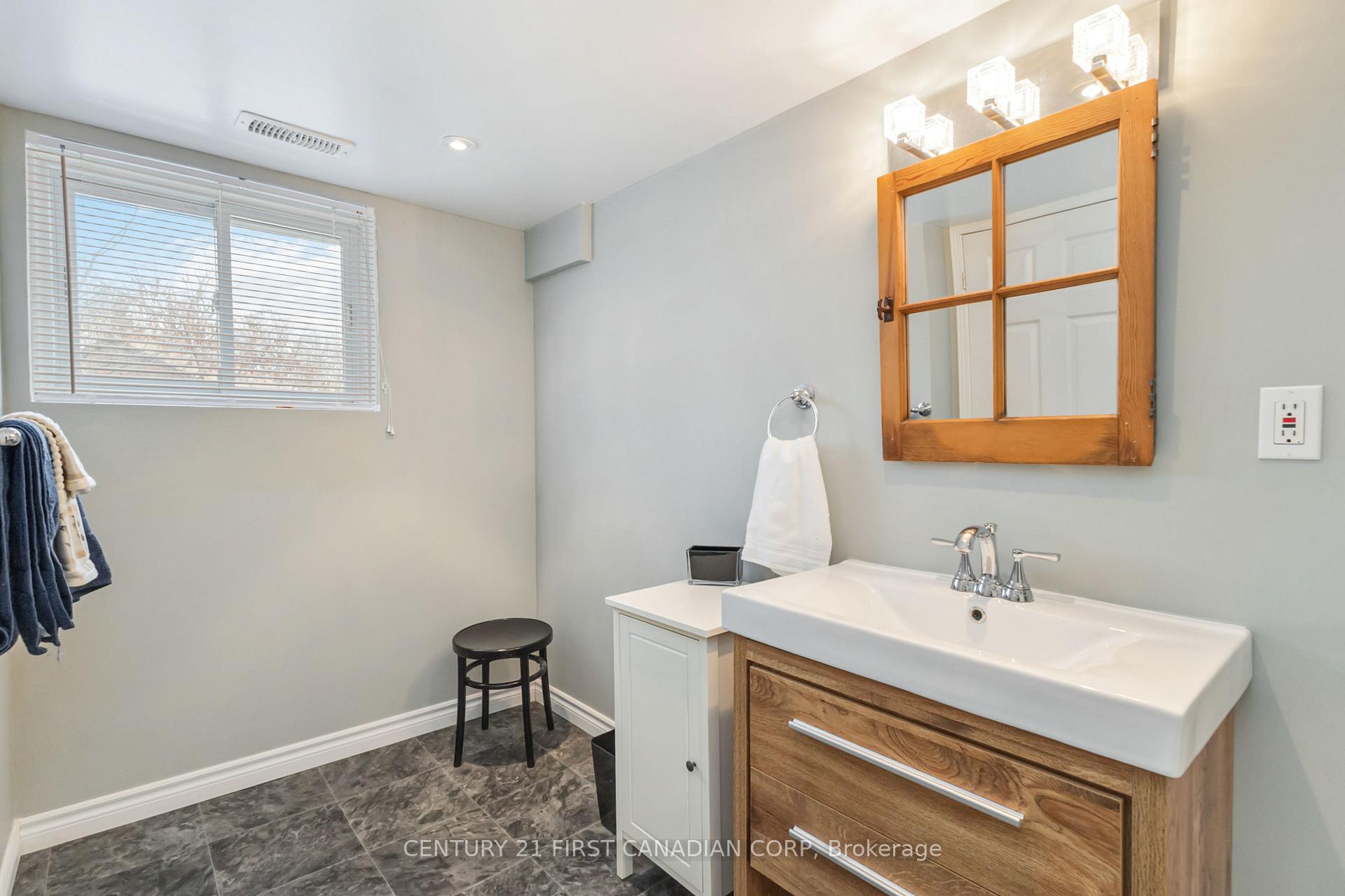 Photo 27 of 91 Biscay Road, London, North P — HOMEH