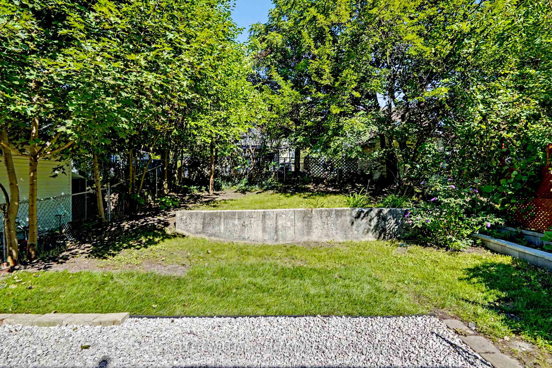 Photo 23 of 68 Apeldoorn Crescent, London, East C — HOMEH