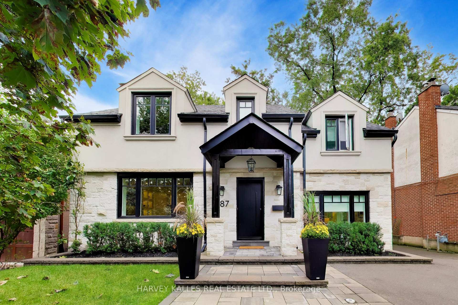 Front of 287 Yonge Boulevard