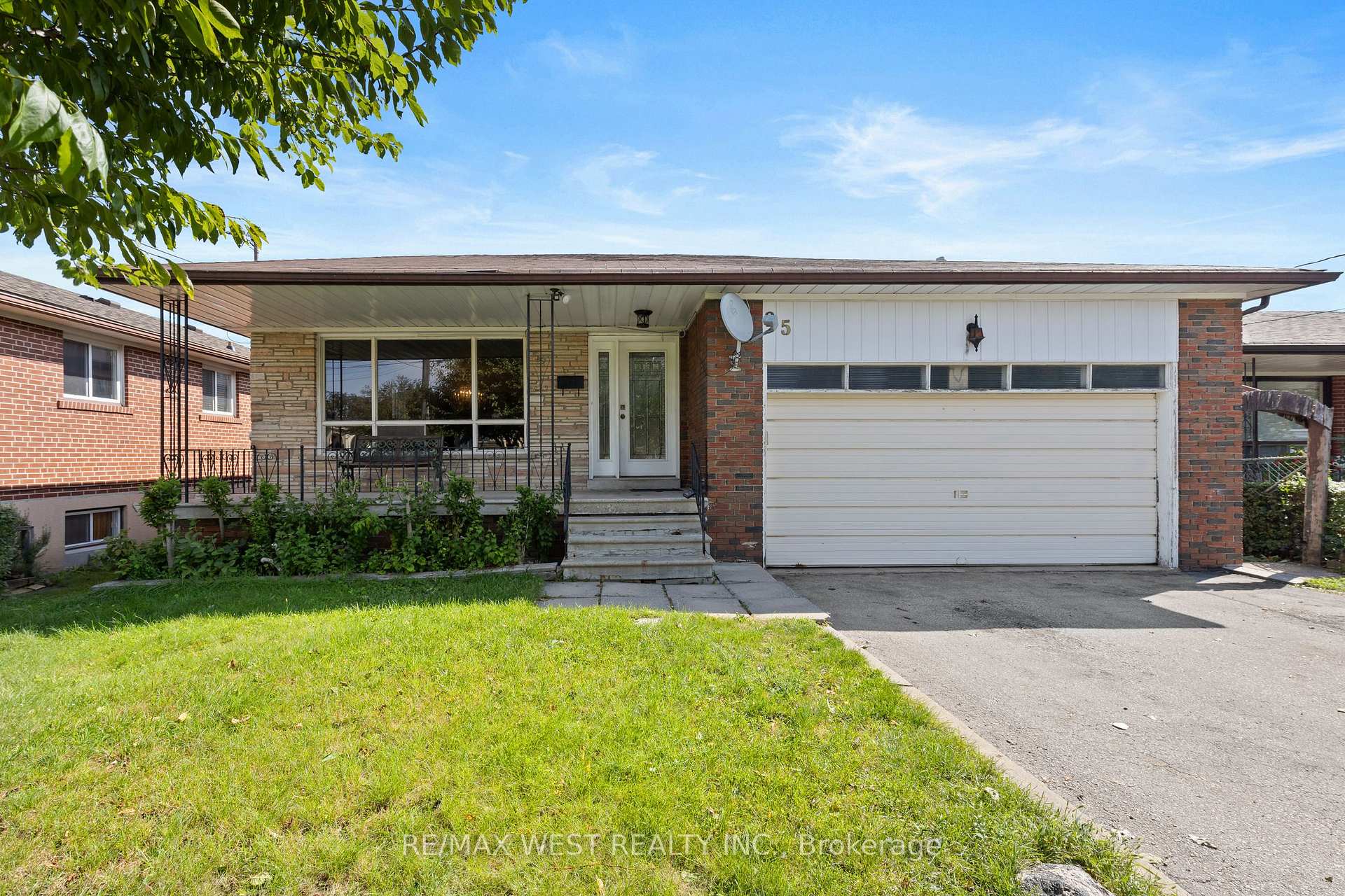 Photo 1 of 25 Apted Avenue, North York, Humber Summit — HOMEH