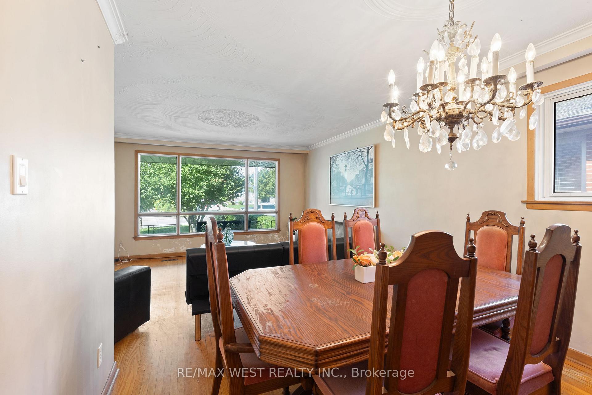 Photo 7 of 25 Apted Avenue, North York, Humber Summit — HOMEH