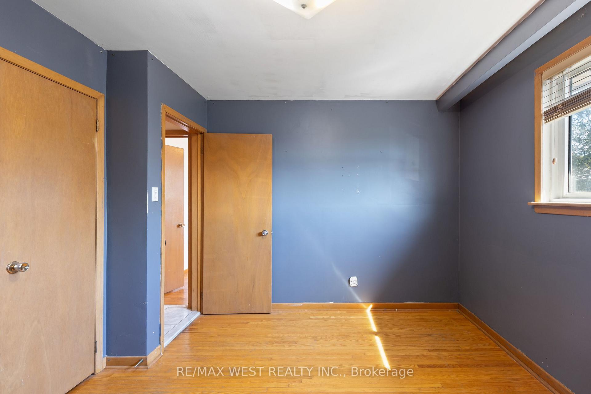 Photo 12 of 25 Apted Avenue, North York, Humber Summit — HOMEH
