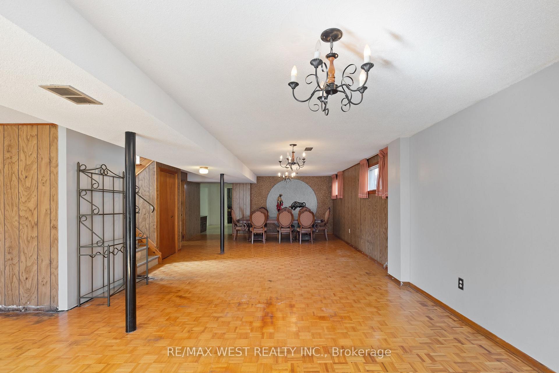 Photo 18 of 25 Apted Avenue, North York, Humber Summit — HOMEH