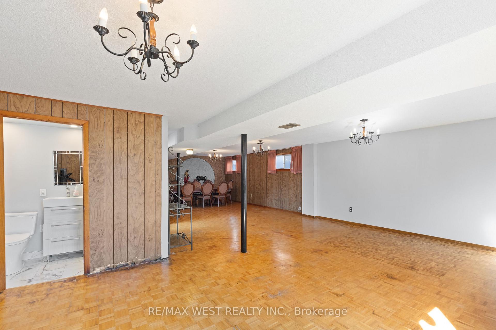 Photo 19 of 25 Apted Avenue, North York, Humber Summit — HOMEH