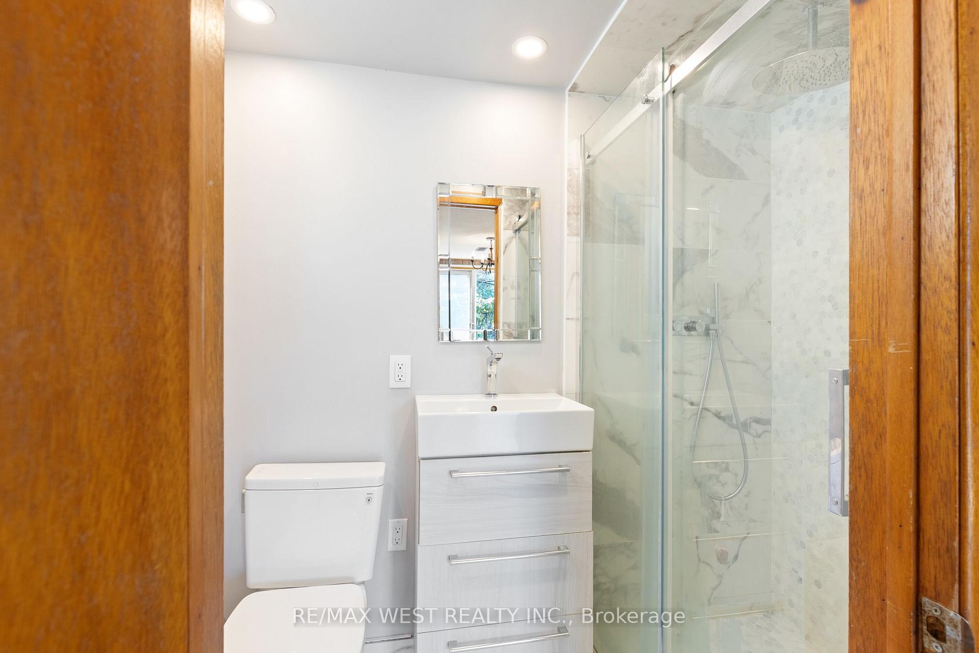 Photo 20 of 25 Apted Avenue, North York, Humber Summit — HOMEH