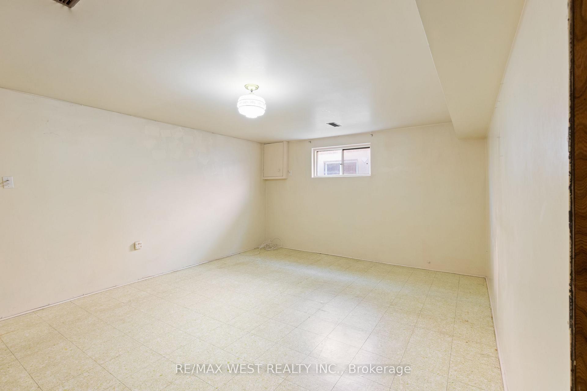 Photo 23 of 25 Apted Avenue, North York, Humber Summit — HOMEH