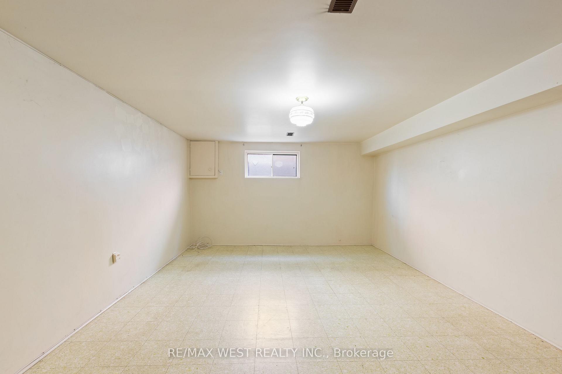 Photo 24 of 25 Apted Avenue, North York, Humber Summit — HOMEH