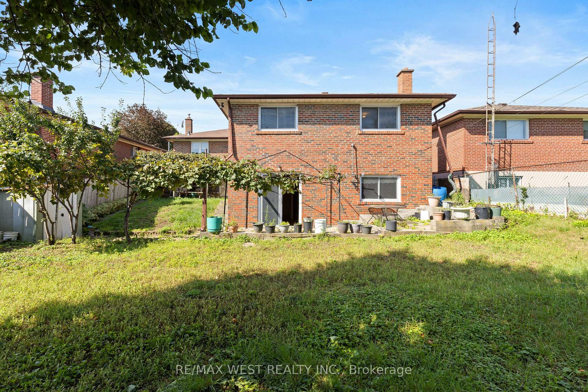 Photo 27 of 25 Apted Avenue, North York, Humber Summit — HOMEH