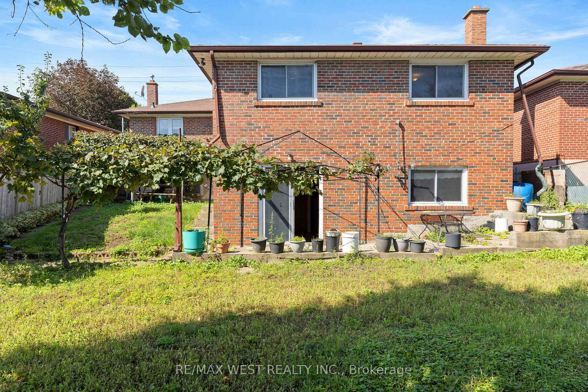 Photo 28 of 25 Apted Avenue, North York, Humber Summit — HOMEH