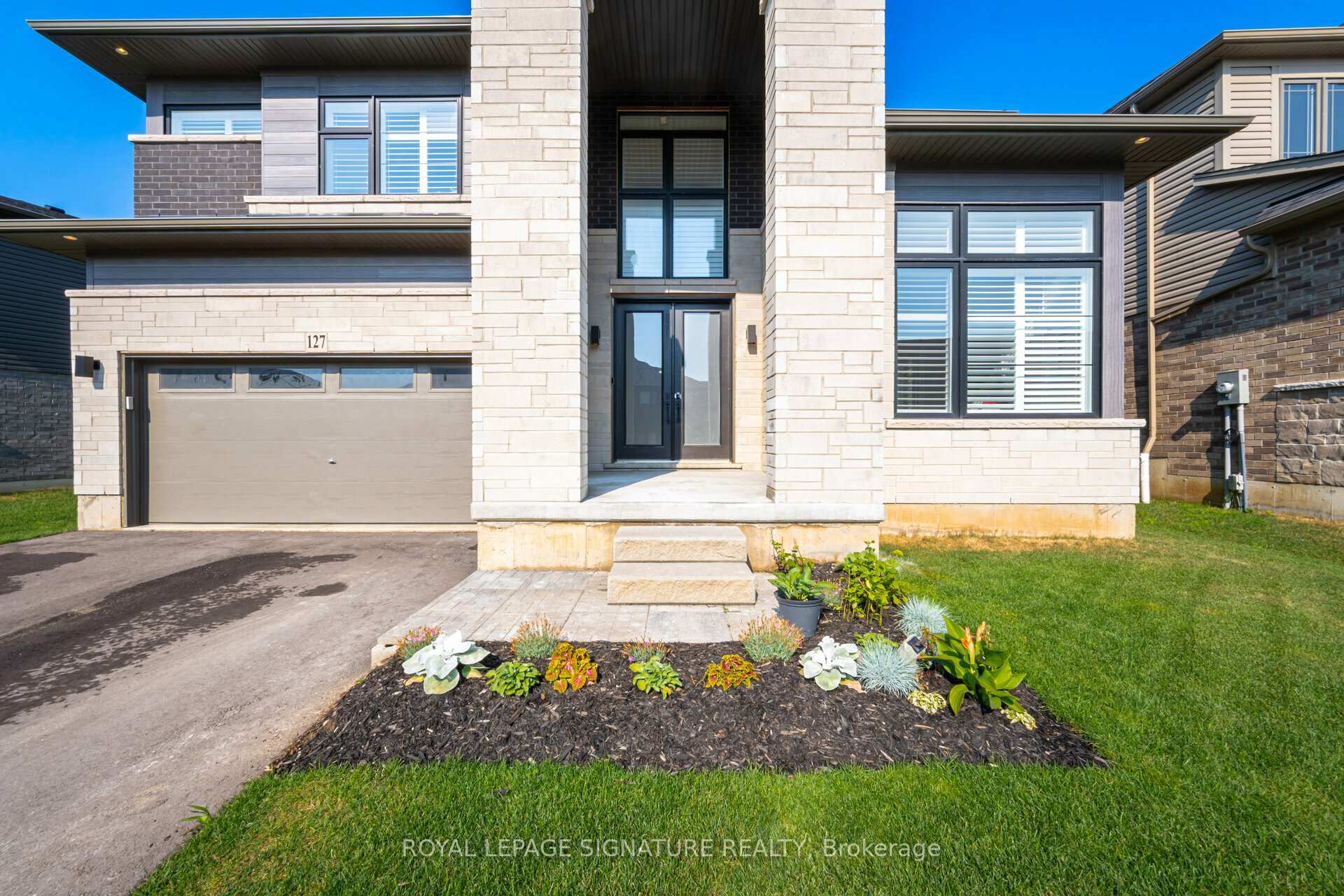 Photo 5 of 127 Court Drive, Brant, Paris — HOMEH