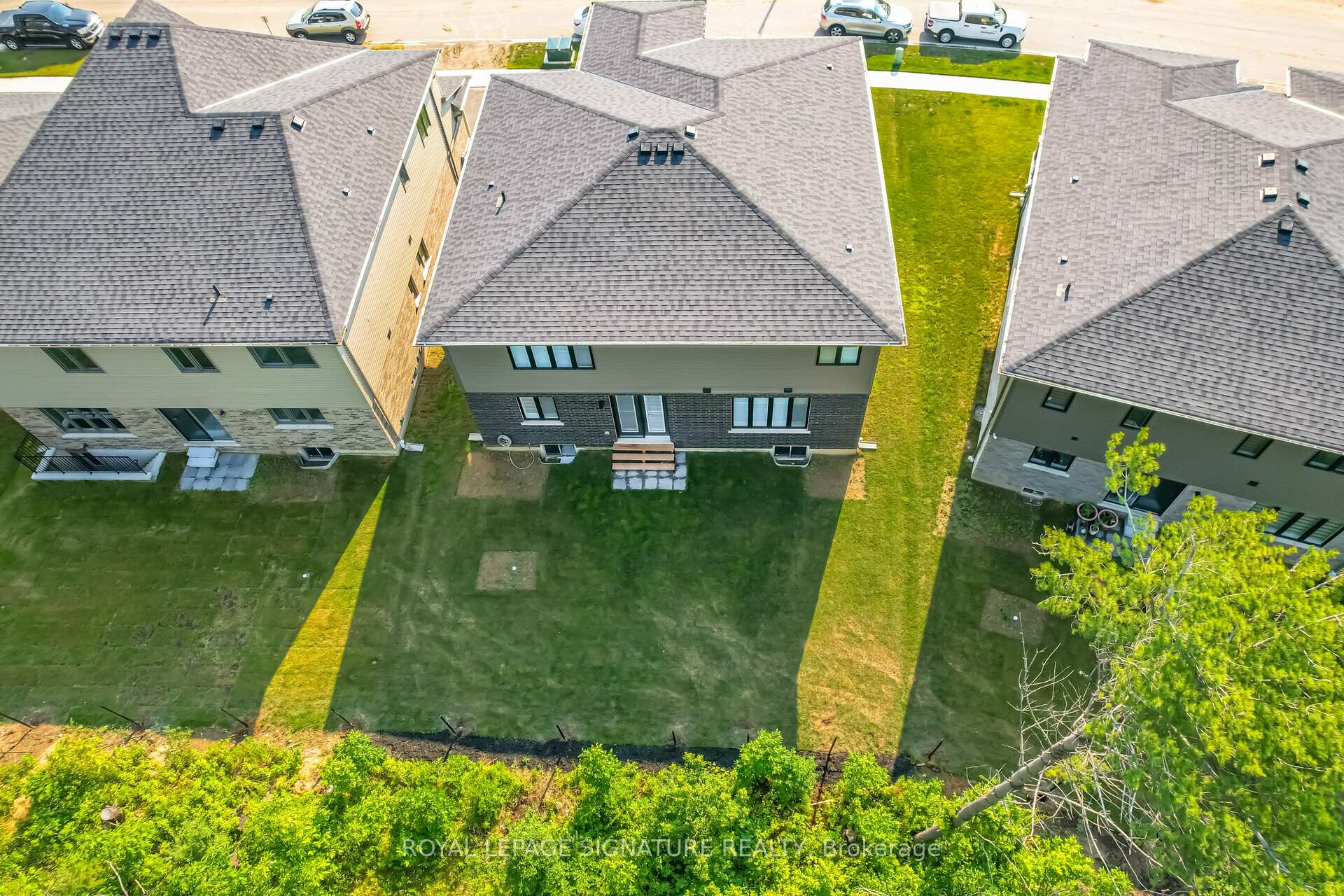 Photo 43 of 127 Court Drive, Brant, Paris — HOMEH