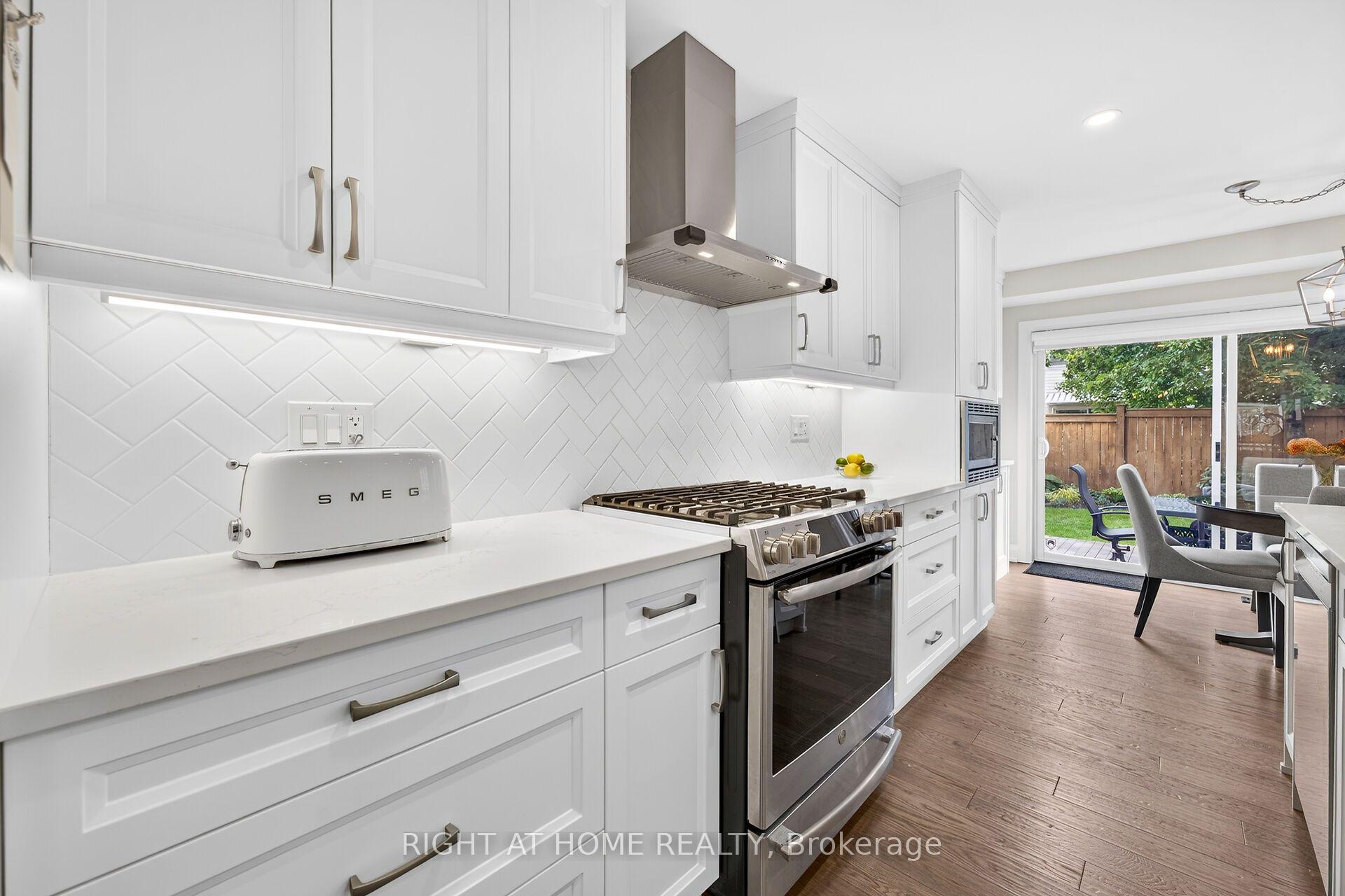 Photo 7 of 12 Fiddlehead Crescent, Hamilton, Waterdown — HOMEH