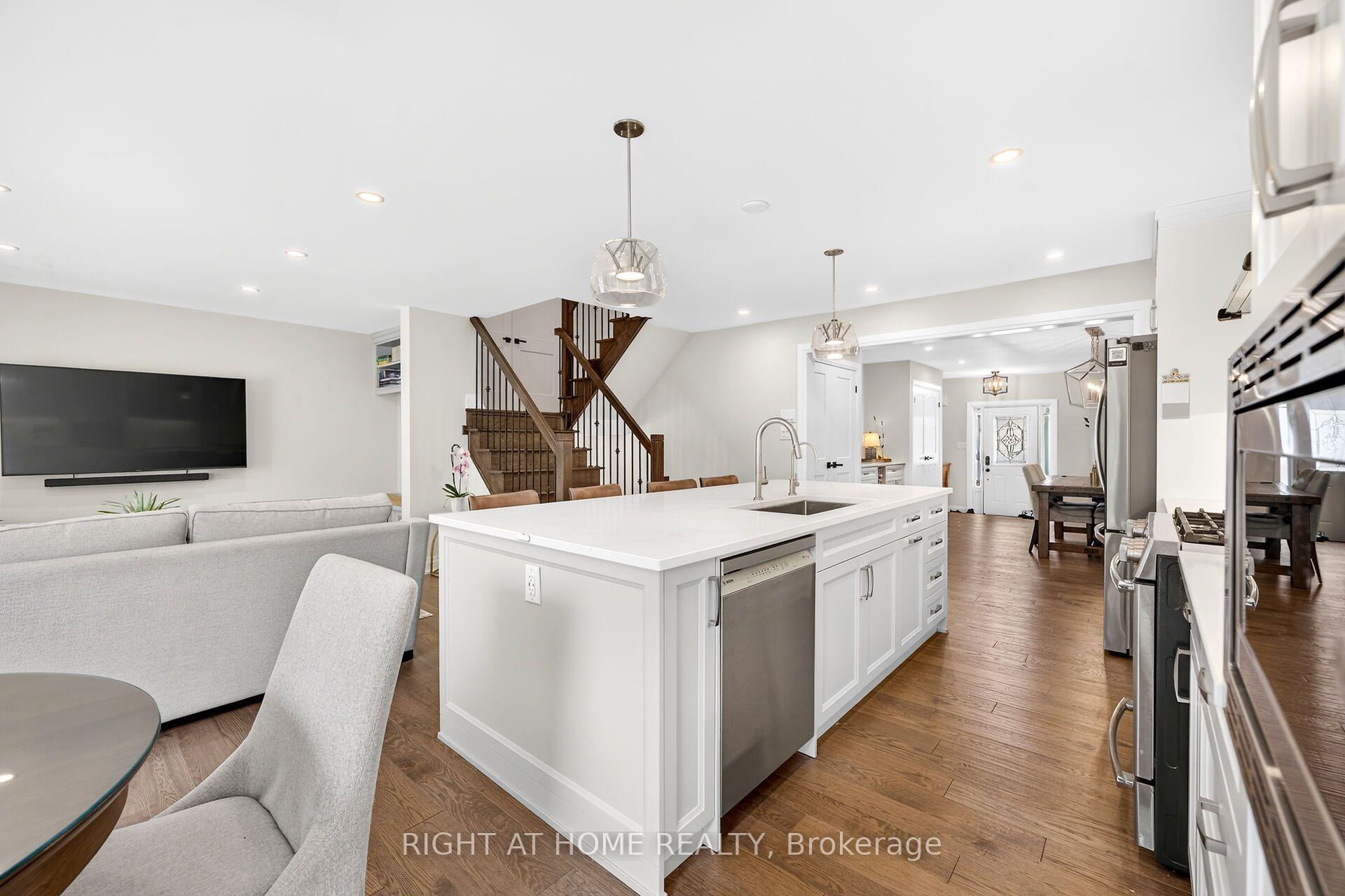 Photo 8 of 12 Fiddlehead Crescent, Hamilton, Waterdown — HOMEH