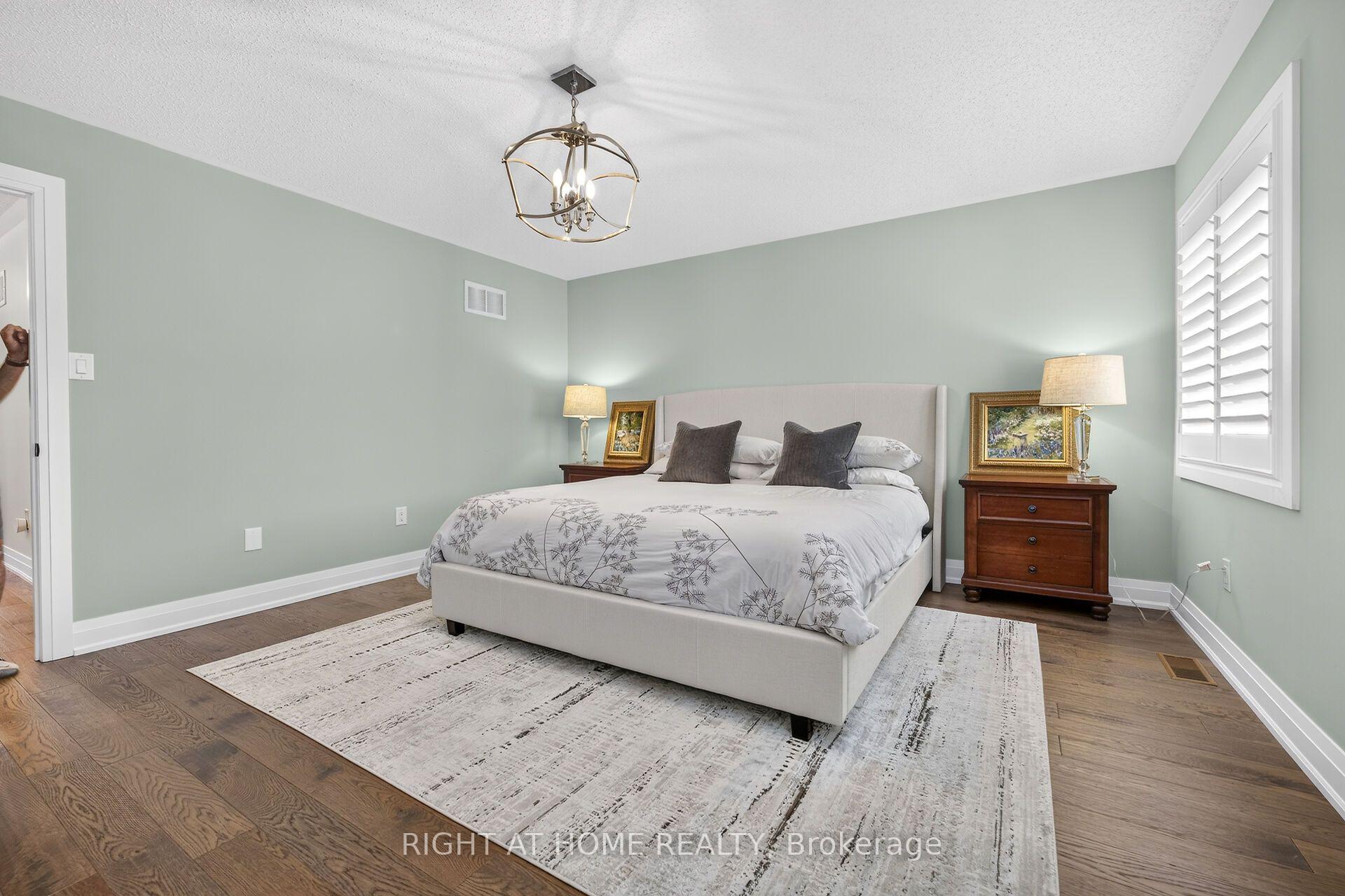 Photo 19 of 12 Fiddlehead Crescent, Hamilton, Waterdown — HOMEH