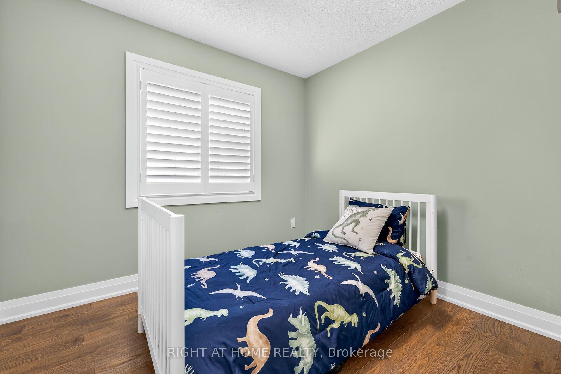 Photo 30 of 12 Fiddlehead Crescent, Hamilton, Waterdown — HOMEH