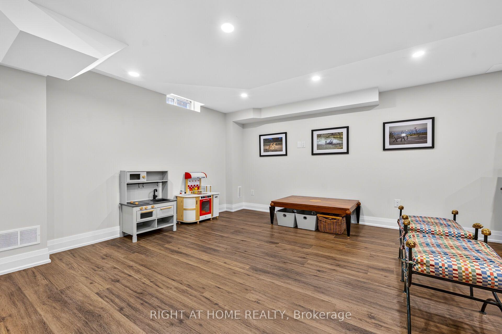 Photo 37 of 12 Fiddlehead Crescent, Hamilton, Waterdown — HOMEH