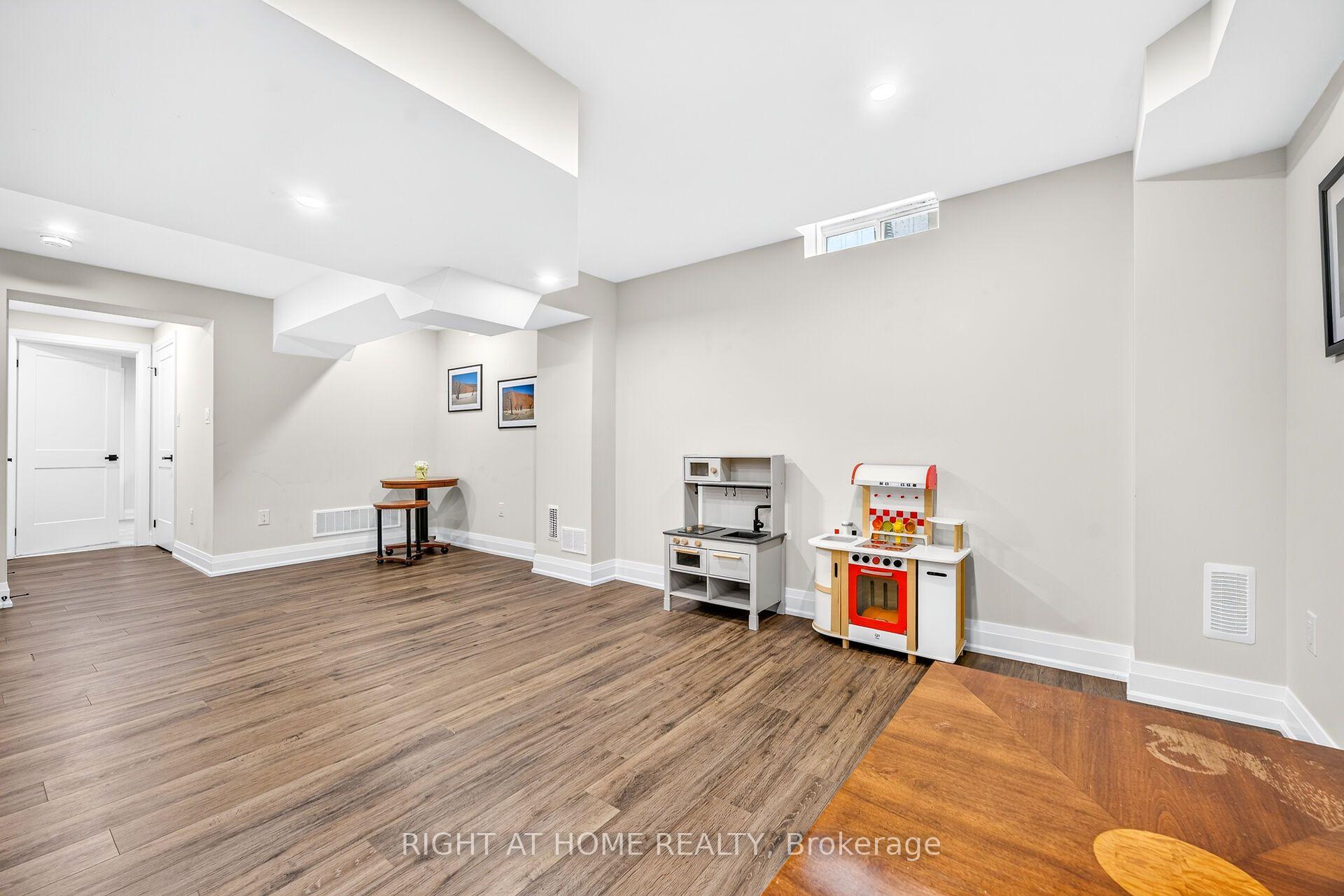 Photo 38 of 12 Fiddlehead Crescent, Hamilton, Waterdown — HOMEH