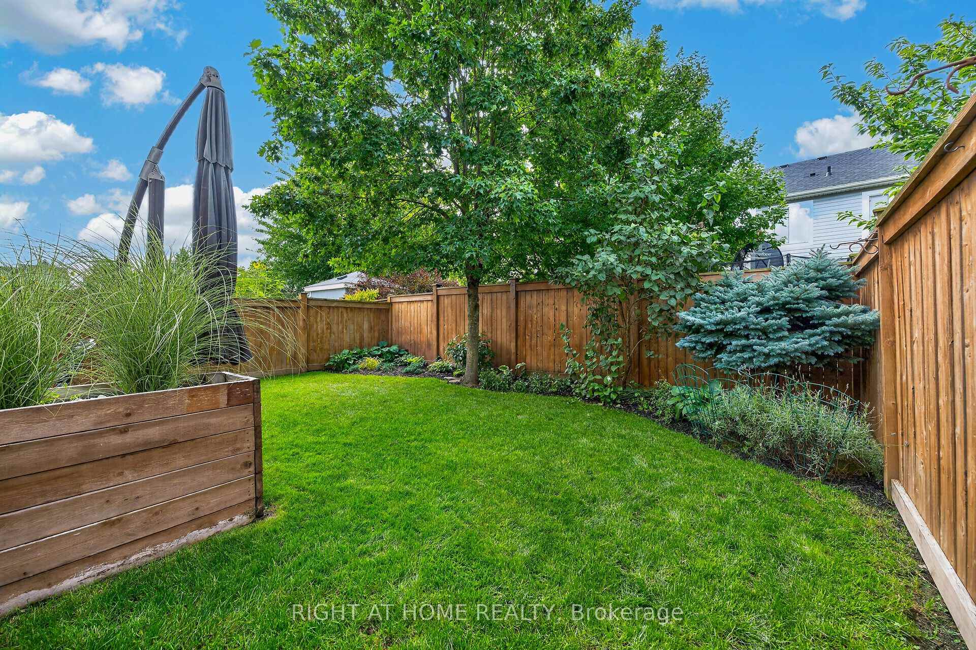 Photo 45 of 12 Fiddlehead Crescent, Hamilton, Waterdown — HOMEH
